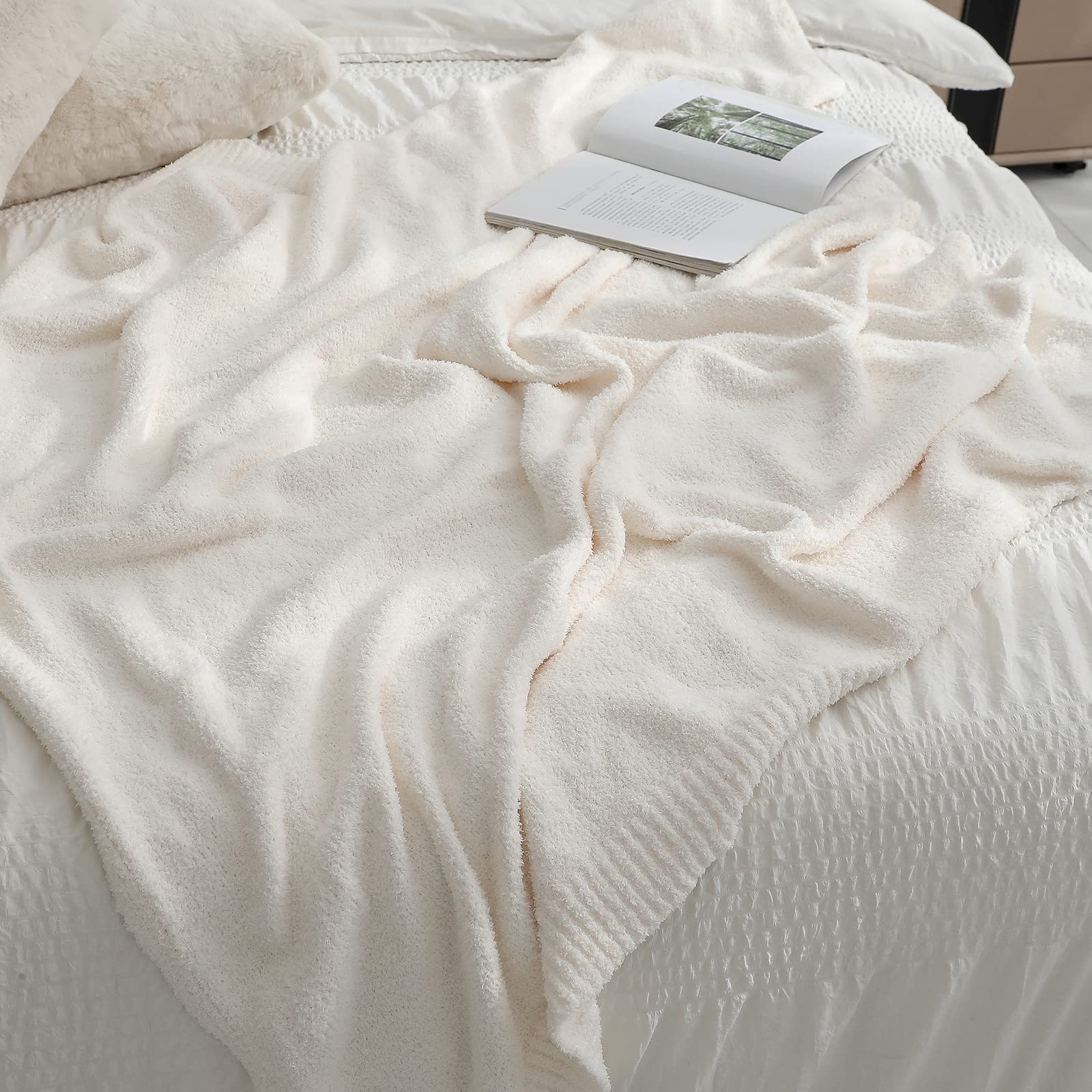 Bearberry Super Soft Fluffy Throw Blanket Lightweight Cozy Warm Throw Blankets For Couch Bed Sofa All Season(Cream, 40   X50   )