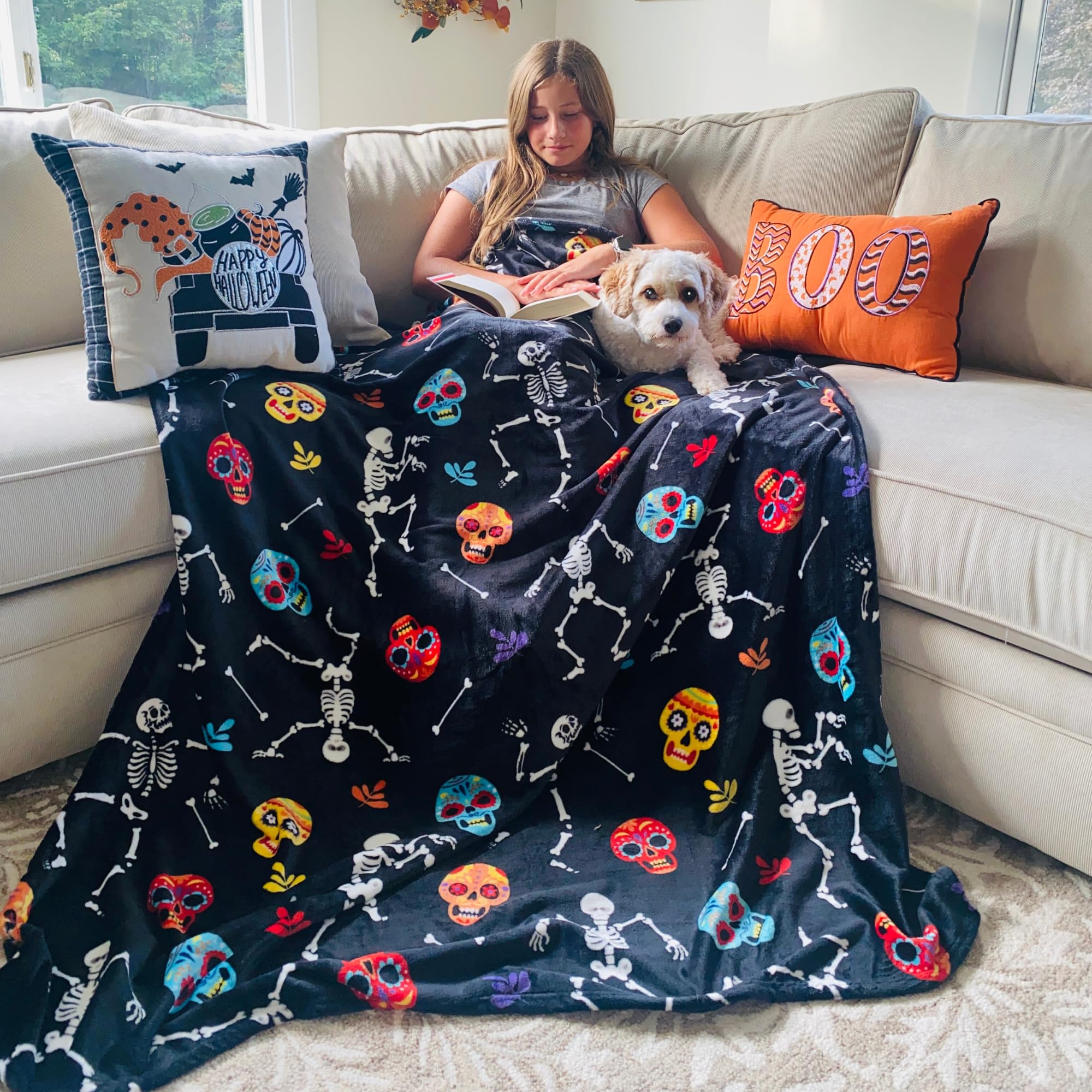 Haunted Halloween Fleece Throw Blanket: Halloween Rock N' Roll Dancing Skeleton Sugar Skulls Print On Soft Velvet Fleece Throw B
