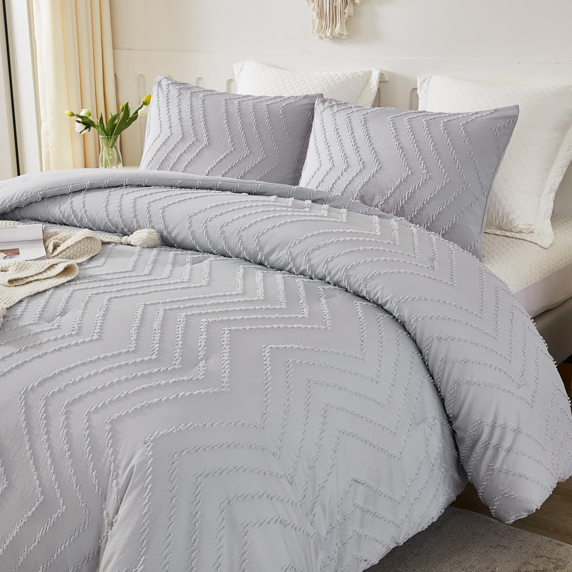 Litanika Light Gray Queen Size Comforter Sets, 3 Pieces Lightweight Grey Chevron Tufted Bedding Comforter Set, Fluffy Down Alter