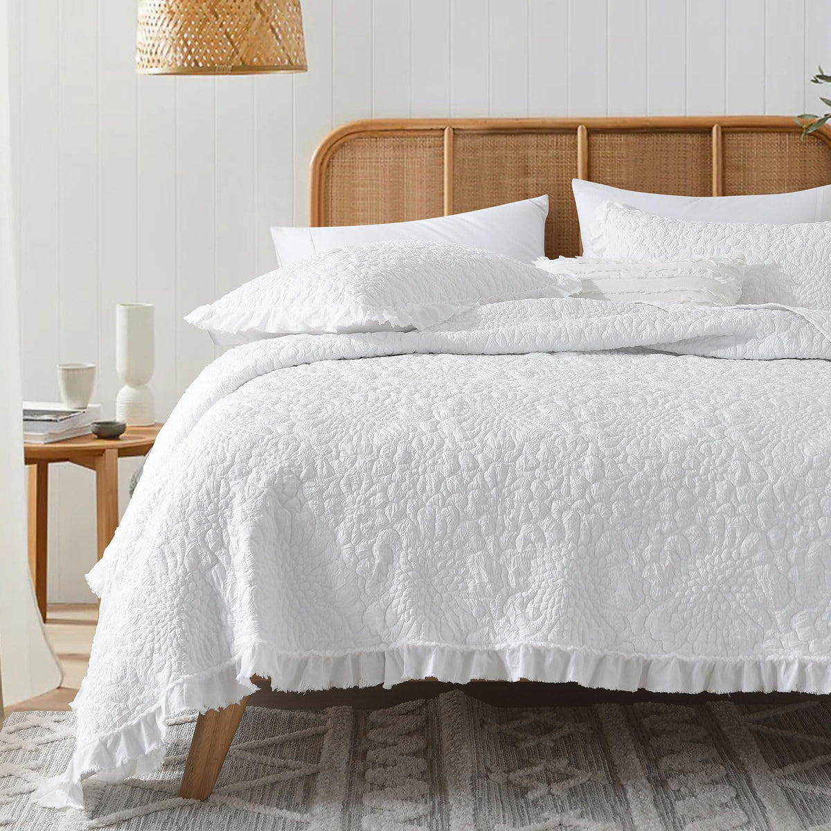 Horimote Home White Ruffled Quilt King Size, Stone-Washed Microfiber Lightweight Crinkled Farmhouse Rustic Shabby Chic Bedding S