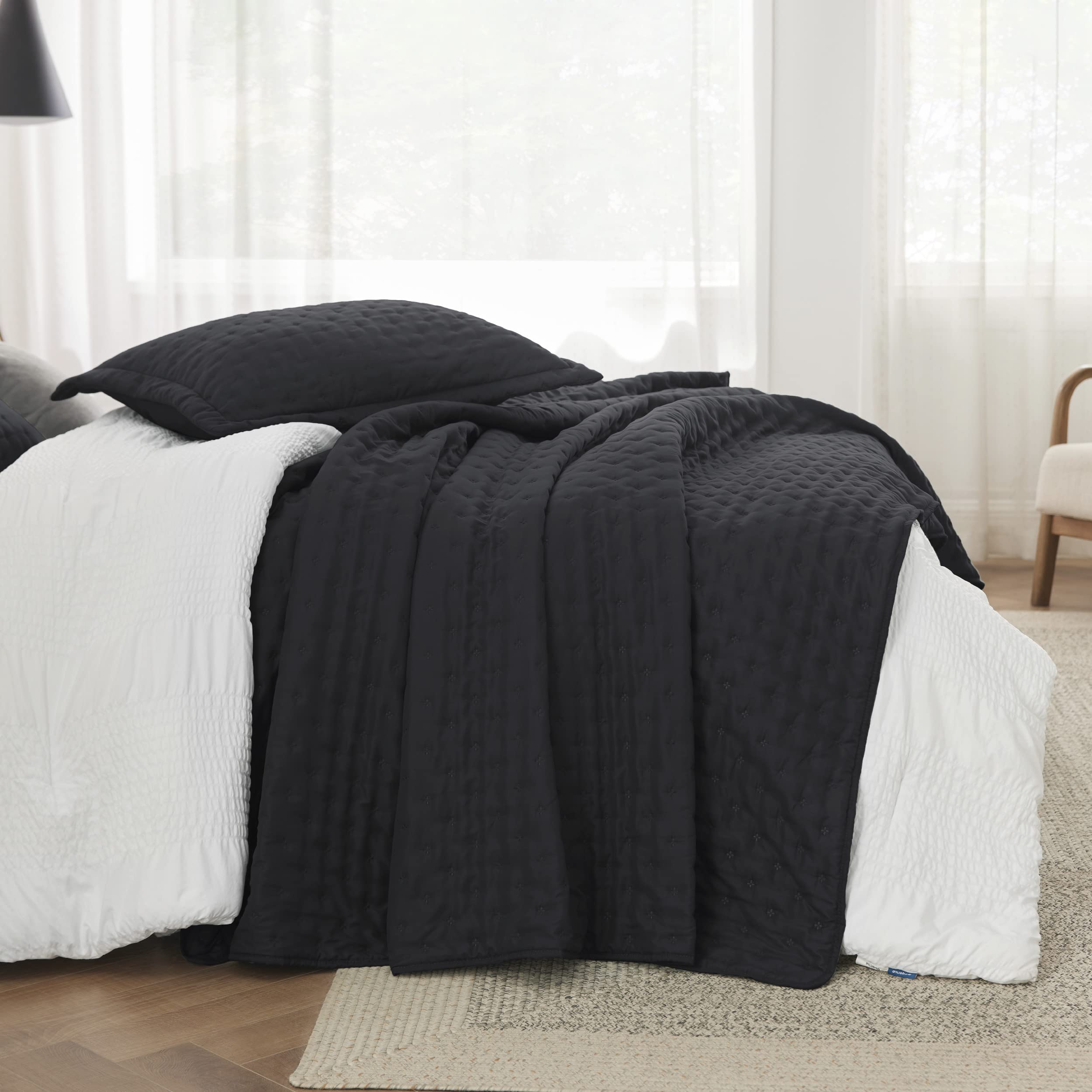 Bedsure King Size Quilt Set, Soft Ultrasonic King Quilt Bedding Set, Clover King Bedspread, Lightweight Bedding Coverlet For All Seasons (Includes 1 Black Quilt, 2 Pillow Shams)