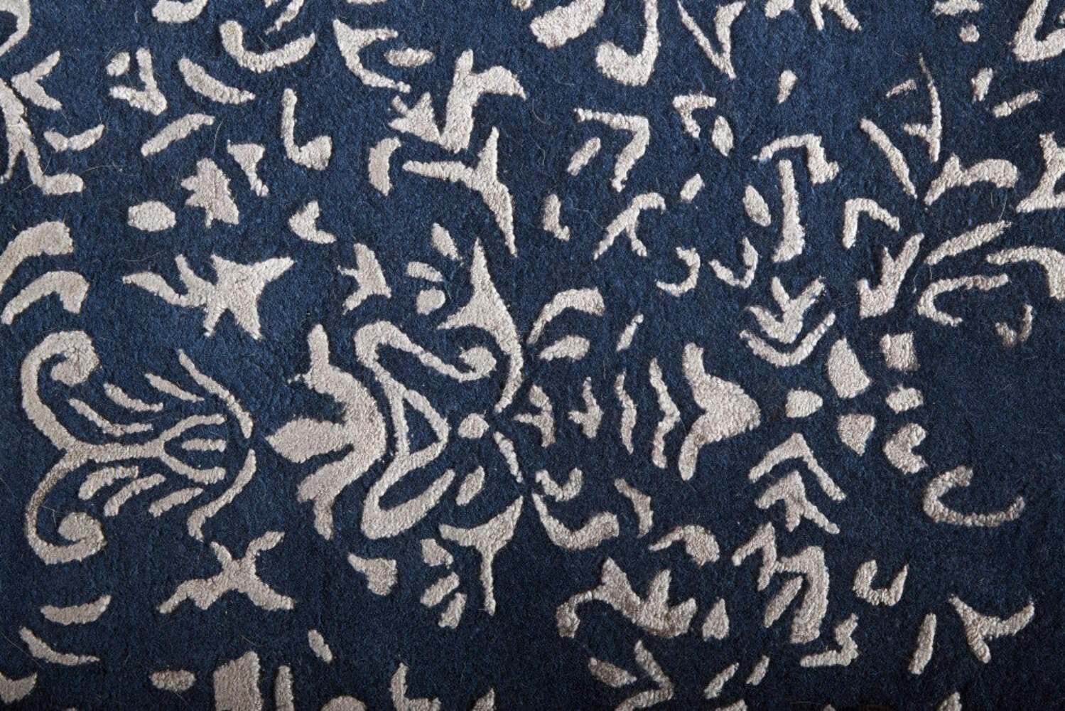 HomeRoots 512522 8 x 10 ft. Blue & Silver Wool Floral Hand Tufted Handmade Distressed Rectangle Area Rug
