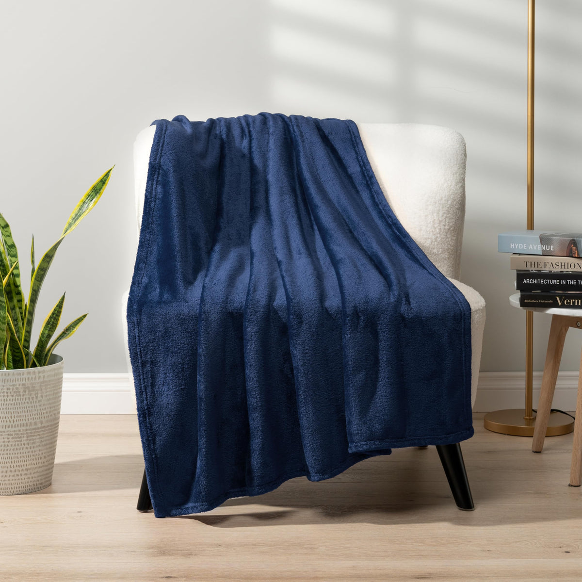 Pavilia Navy Blue Fleece Throw Blanket For Couch, Dark Blue Super Soft Fuzzy Flannel Throw For Sofa, Luxury Plush Microfiber Bed