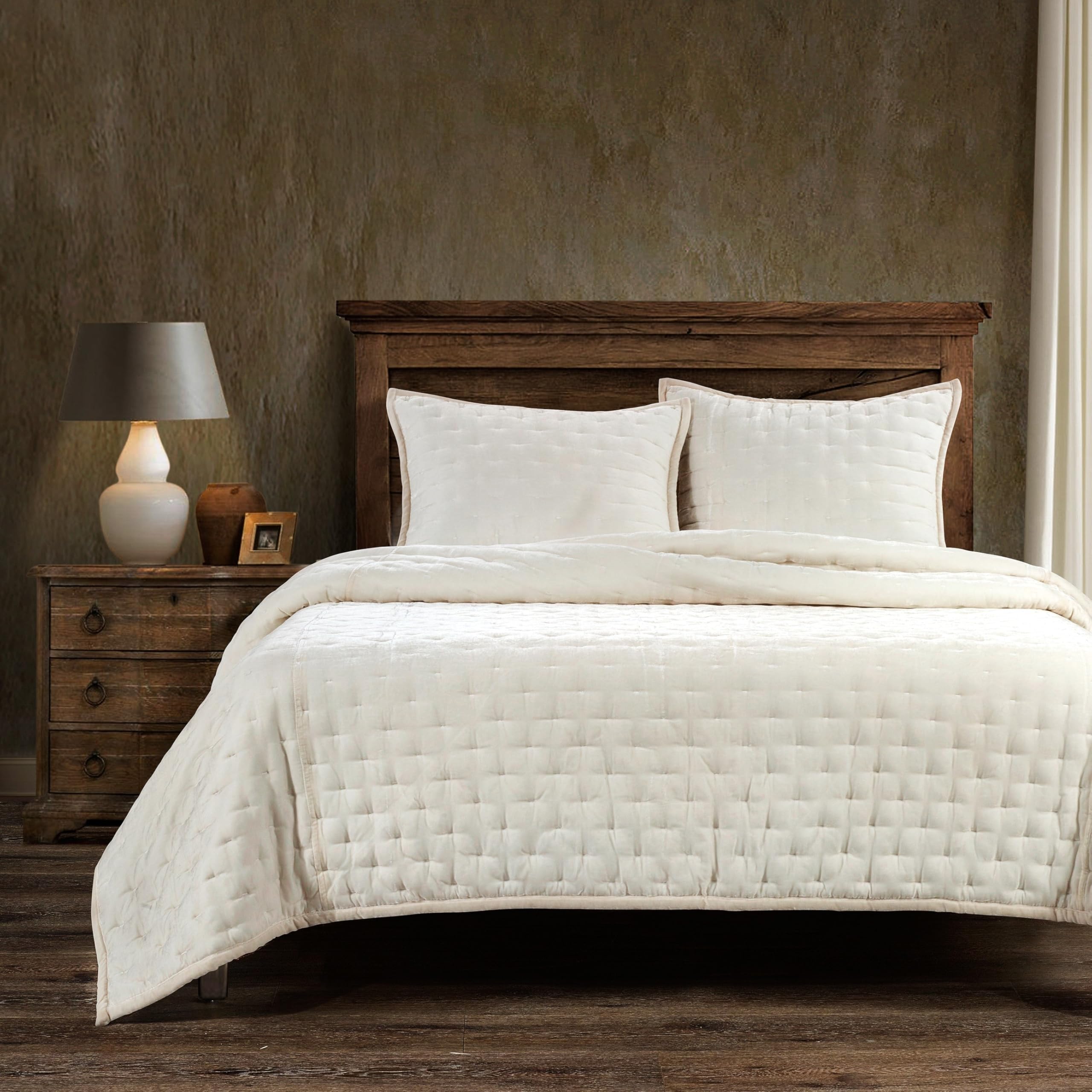 Hiend Accents Stella Faux Silk Velvet Quilt, King Size, Stone Solid Color, Romantic Modern Western Traditional Style Luxury Bedd