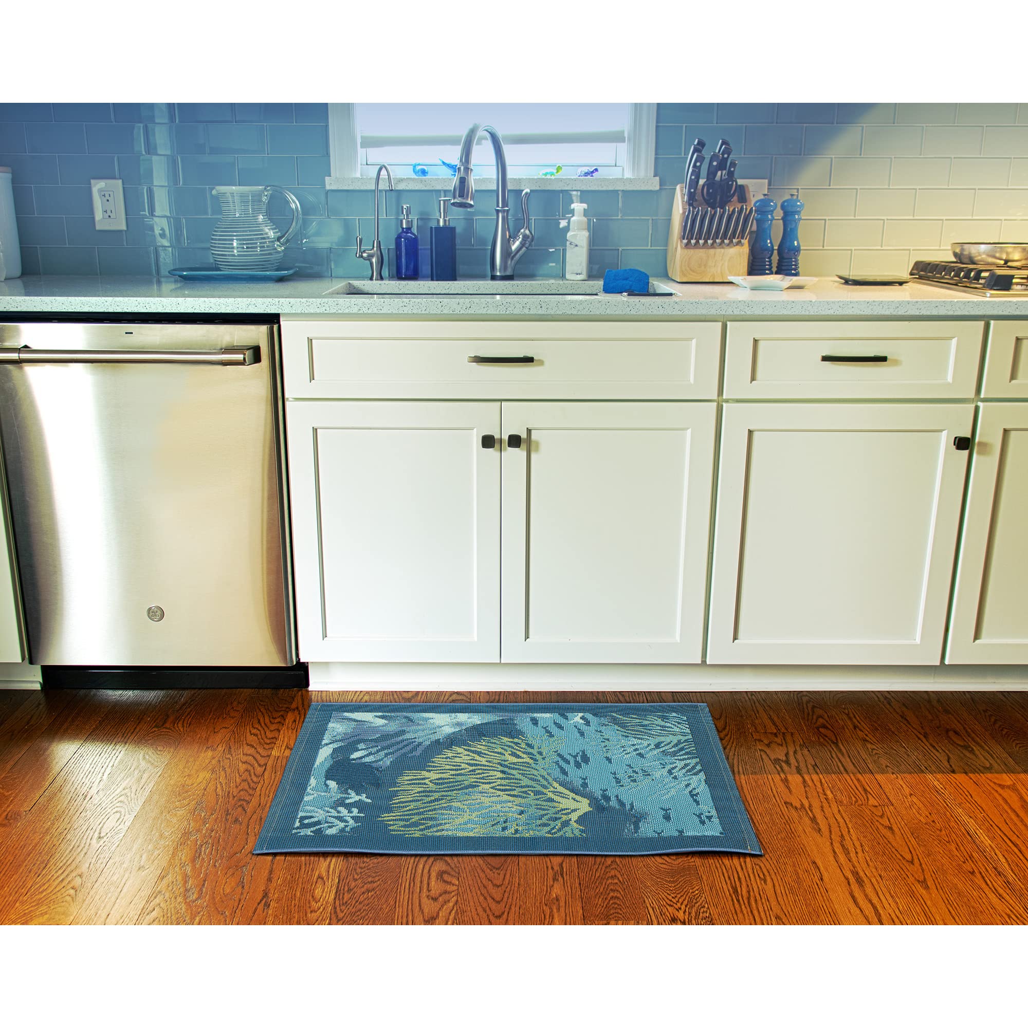 Liora Manne Esencia Machine Washable Non-Slip Low Profile Indoor/Outdoor Mat-Transitional, Abstract, Ocean, Contemporary, Coral Garden Lapis 2'5' X 3'11'