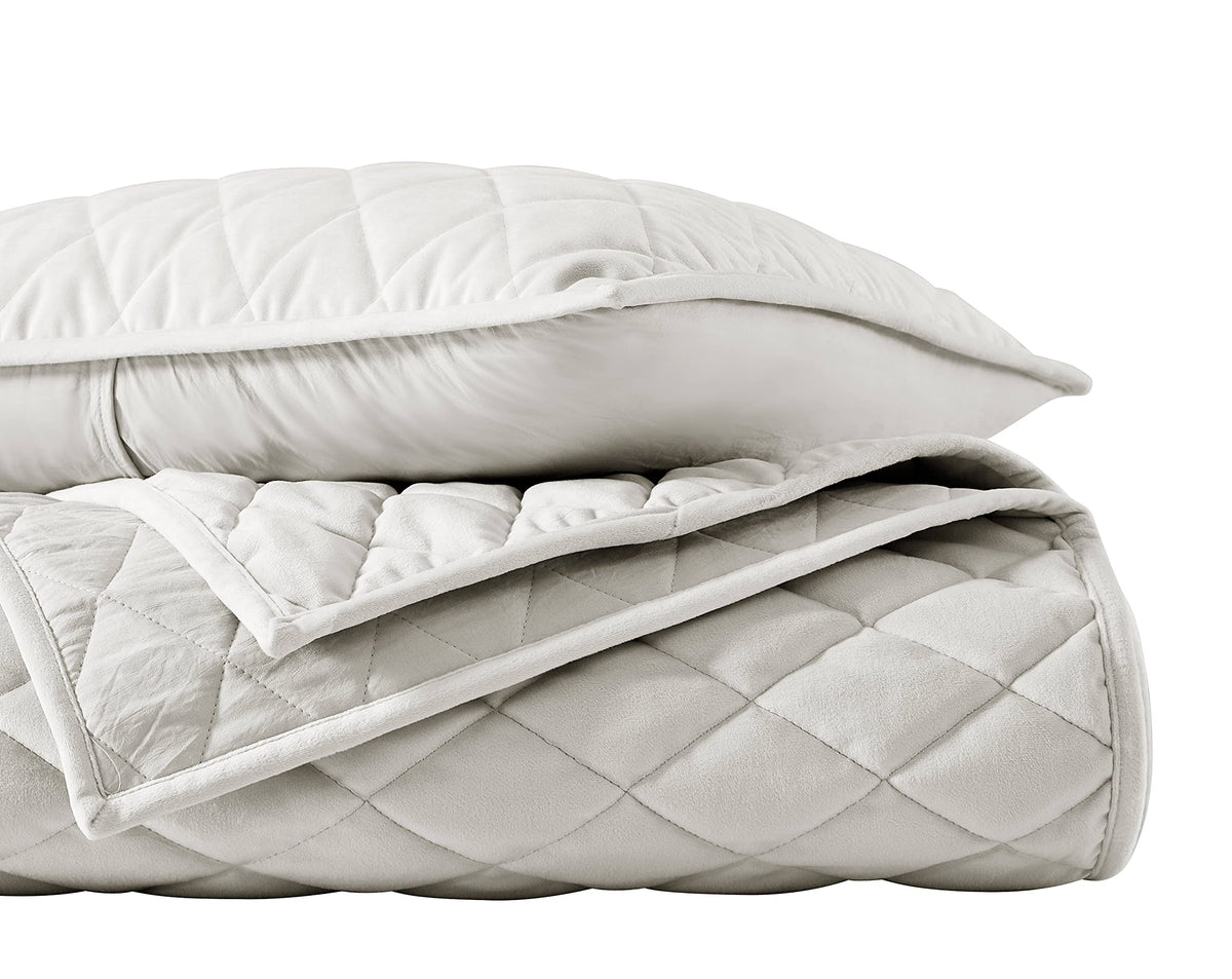 Vera Wang - King Quilt Set, Luxurious Velvet Bedding Set With Matching Shams, Modern Room Essentials (Diamond Velvet Natural Ivo