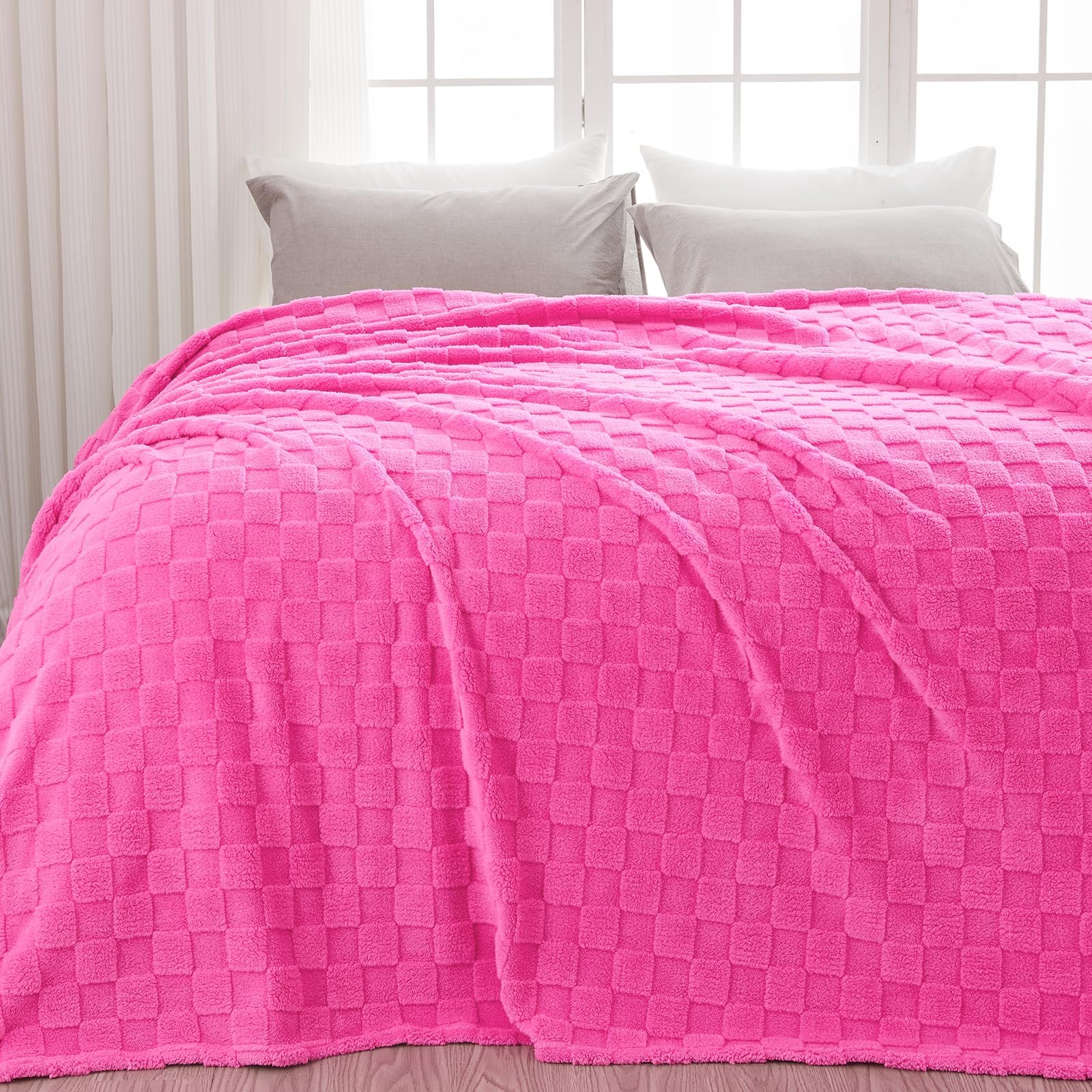 Newcosplay Super Soft Queen Blanket Hot Pink Premium Silky Flannel Fleece 3D Checkered Lightweight Bed Blanket All Season Use (H