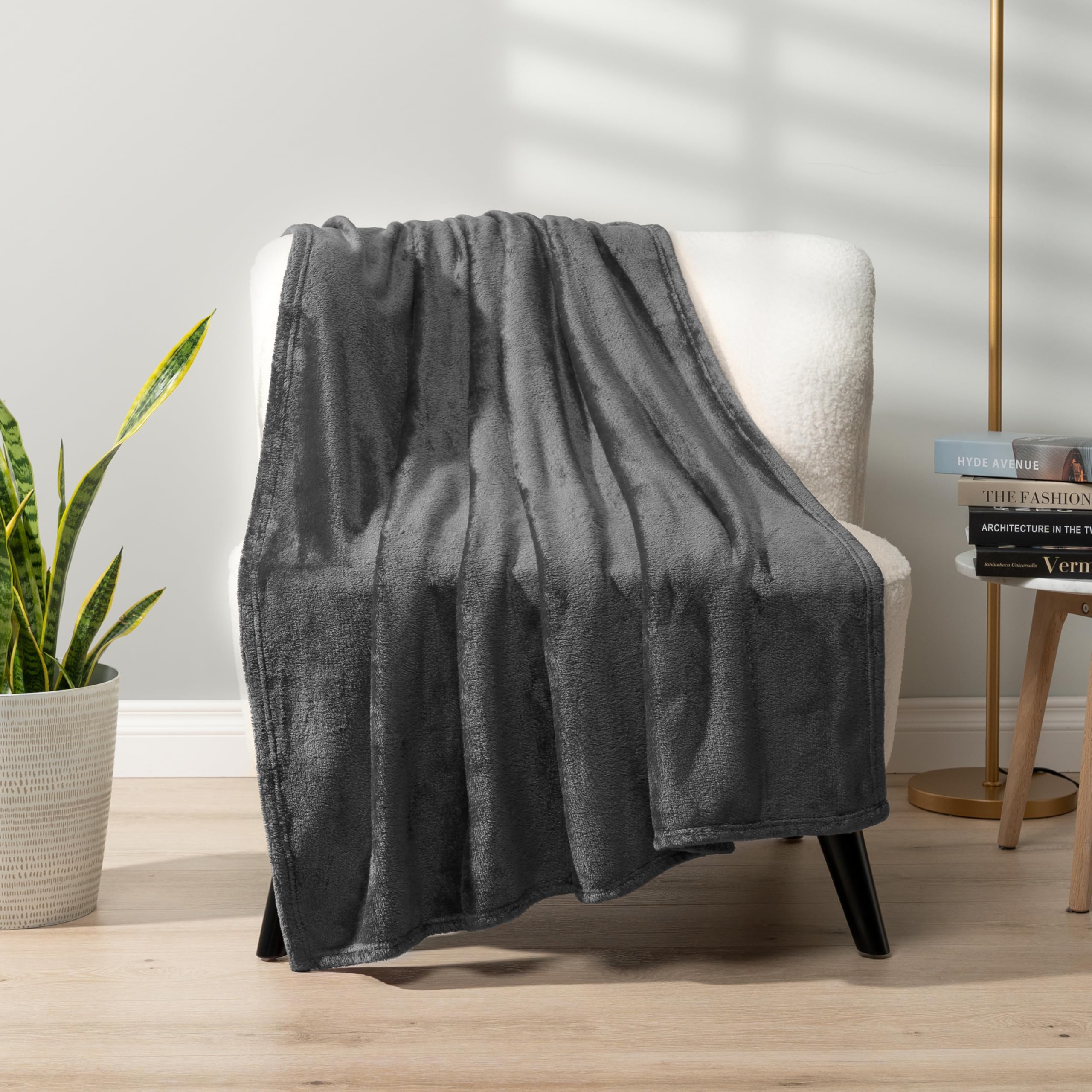 Pavilia Grey Fleece Throw Blanket For Couch, Dark Charcoal Super Soft Fuzzy Flannel Throw For Sofa, Luxury Plush Microfiber Bed