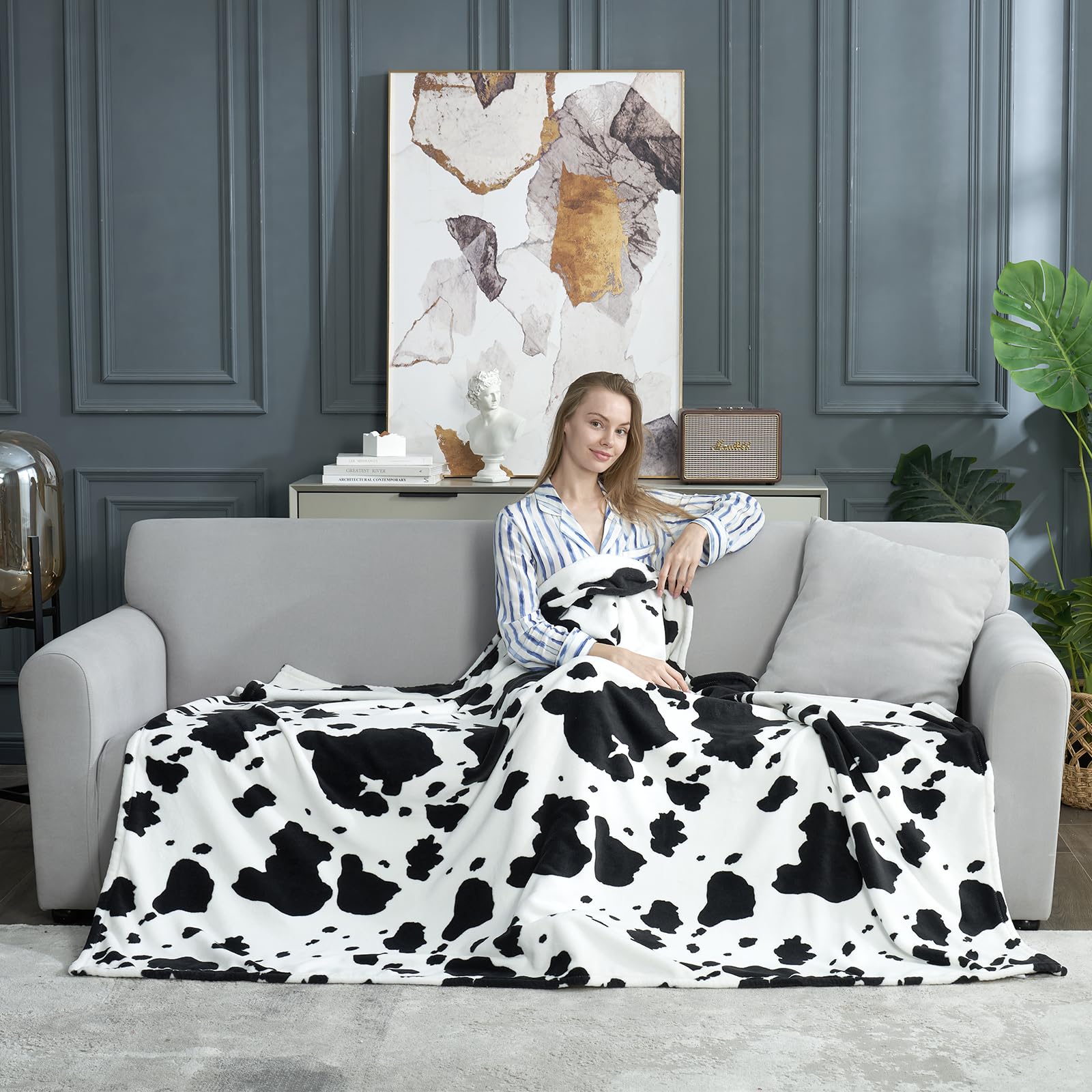Cozy Bliss Cow Print Throw Blanket Non Shedding Milkyplush Fleece 330Gsm Thick Blankets Western Room Decor Super Soft Warm For A