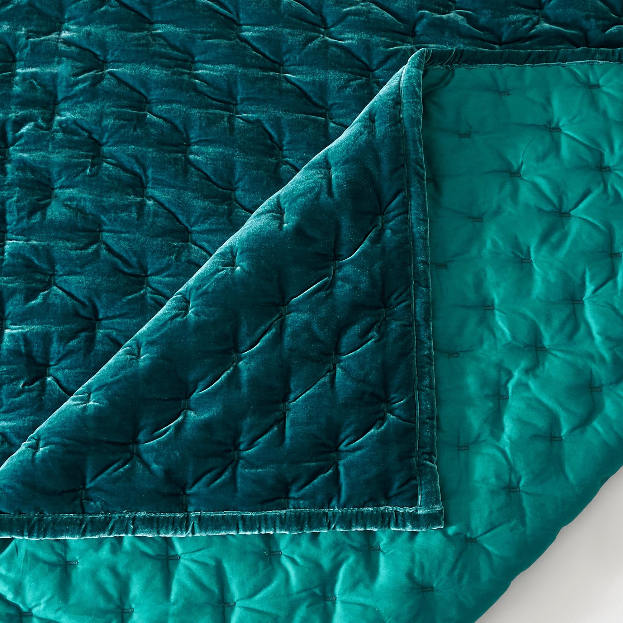 Hiend Accents Stella Faux Silk Velvet Quilt, King Size, Teal Solid Color, Romantic Modern Western Traditional Style Luxury Beddi
