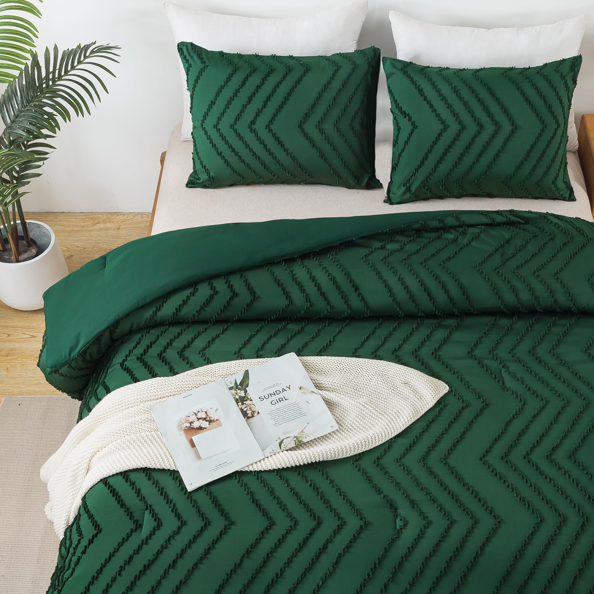Andency Emerald Green Twin/Twin Xl Comforter Set, Twin Bed Comforter For College Dorm Girls Boys Kids Boho Dark Green Soft Warm Cute Comforter, 2 Pieces Aesthetic Chevron Bohemian Bedding Set