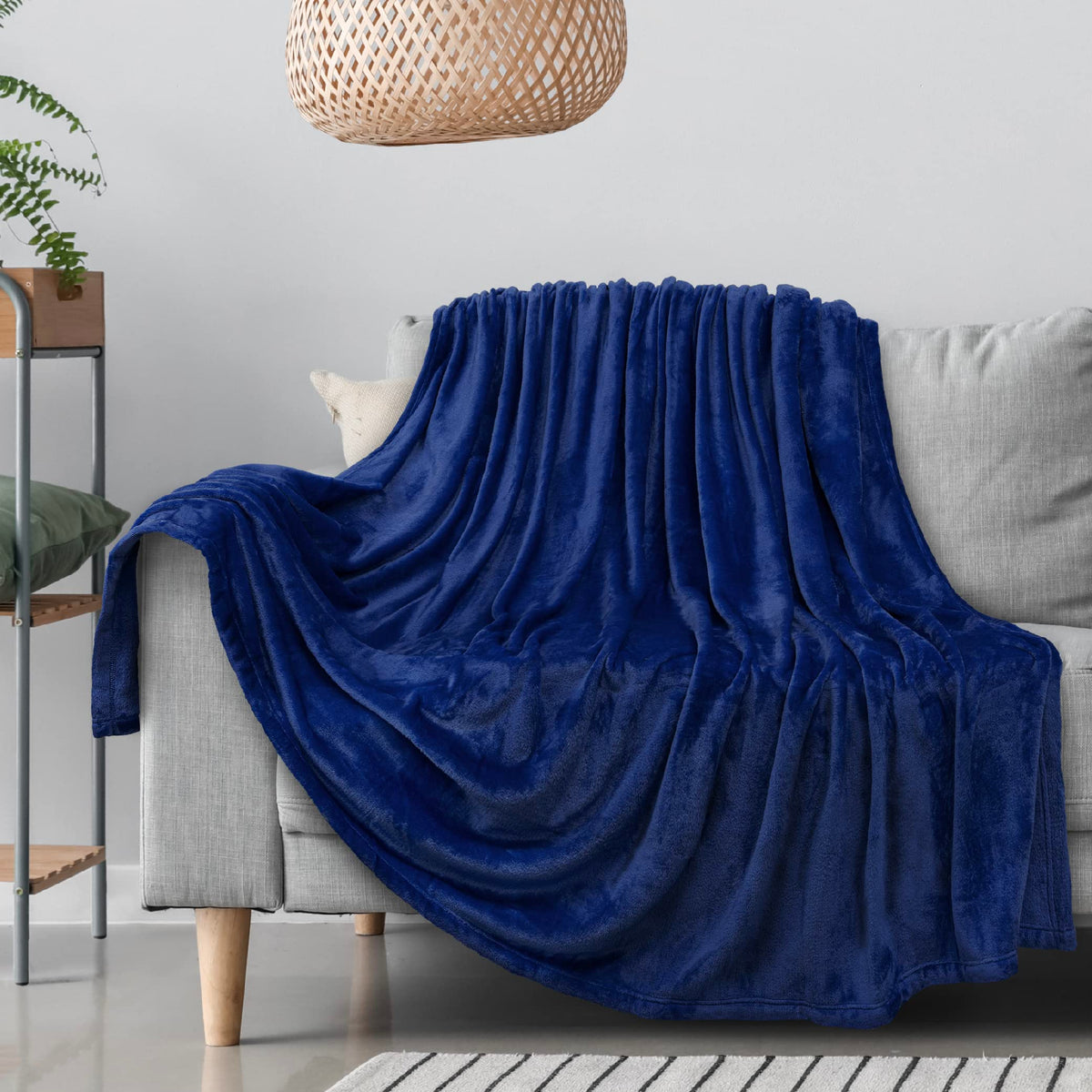 Pavilia Fleece Blanket Throw | Super Soft, Plush, Luxury Flannel Throw | Lightweight Microfiber Blanket For Sofa Couch Bed (Blue