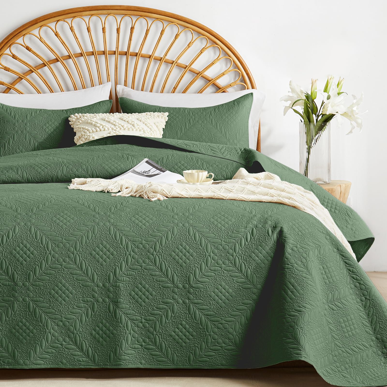 Flymme Full/Queen Size Quilt Set,Olive Green Lightweight Microfiber Soft Bedspread,Retro Botanical Floral Leaf & Geometric Grid