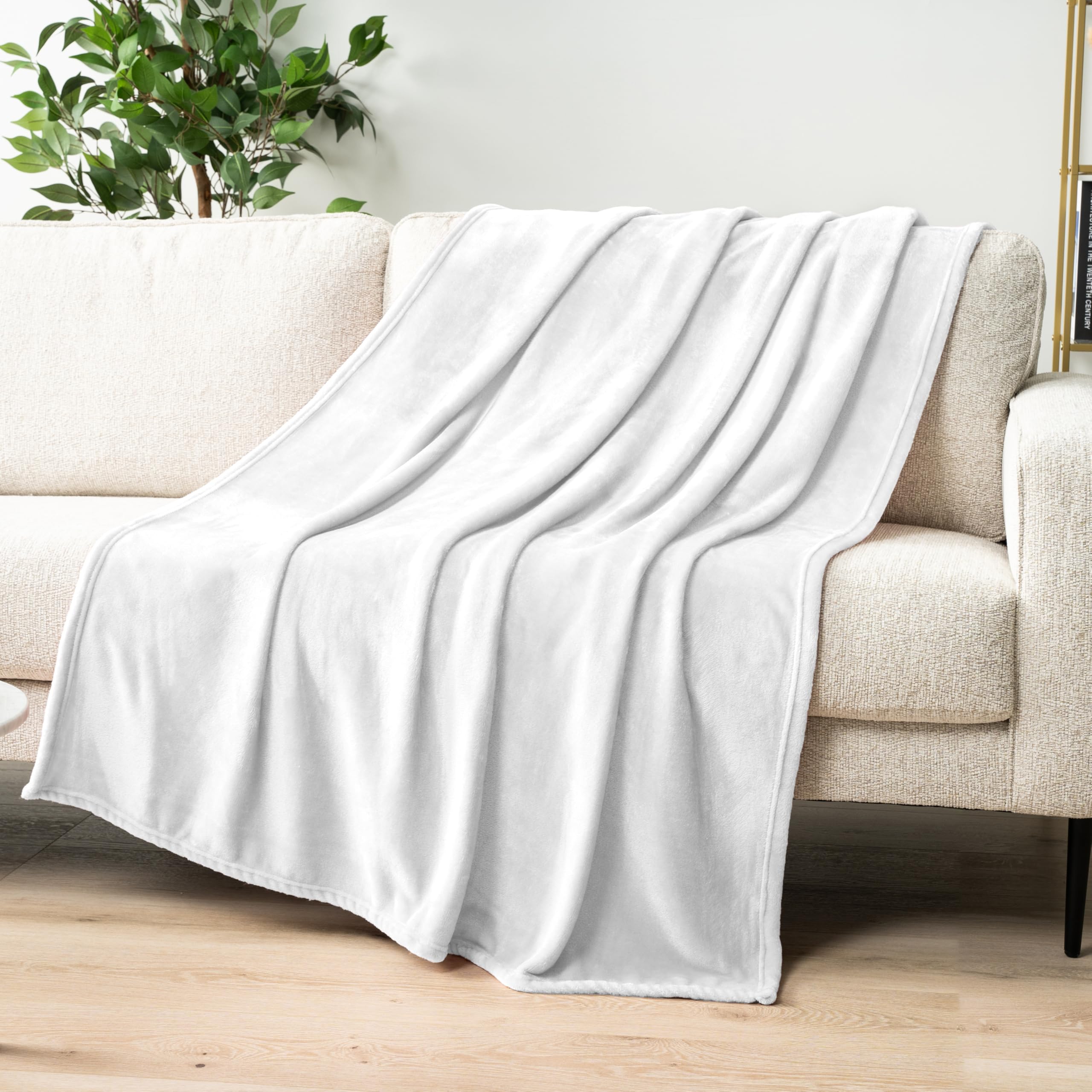 Pavilia White Fleece Throw Blanket For Couch, Soft Fuzzy Flannel Throw For Sofa, Luxury Plush Microfiber Bed Blanket, Cozy Home