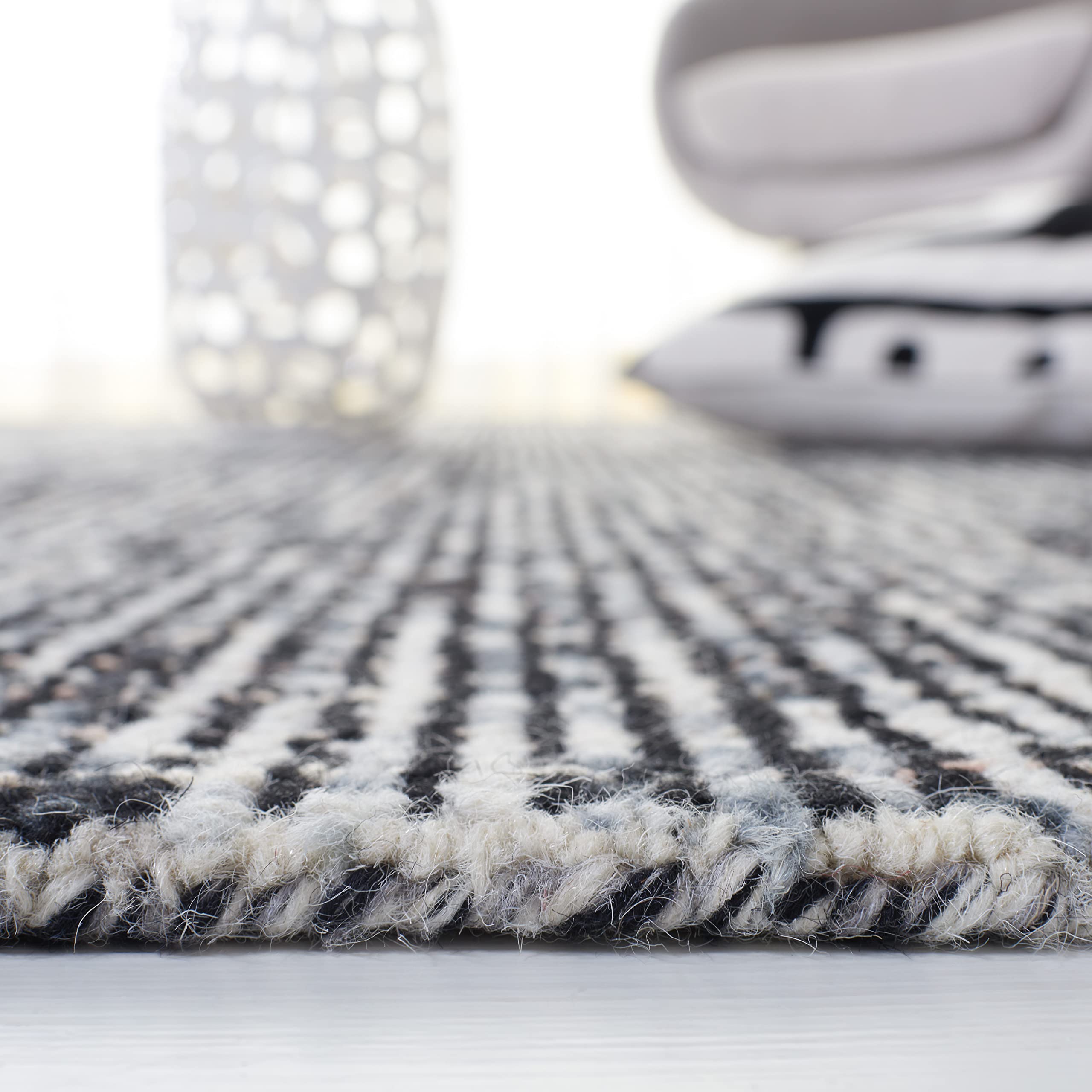 Safavieh Abstract Collection Accent Rug - 4' X 6', Black & Grey, Handmade Wool, Ideal For High Traffic Areas In Entryway, Living