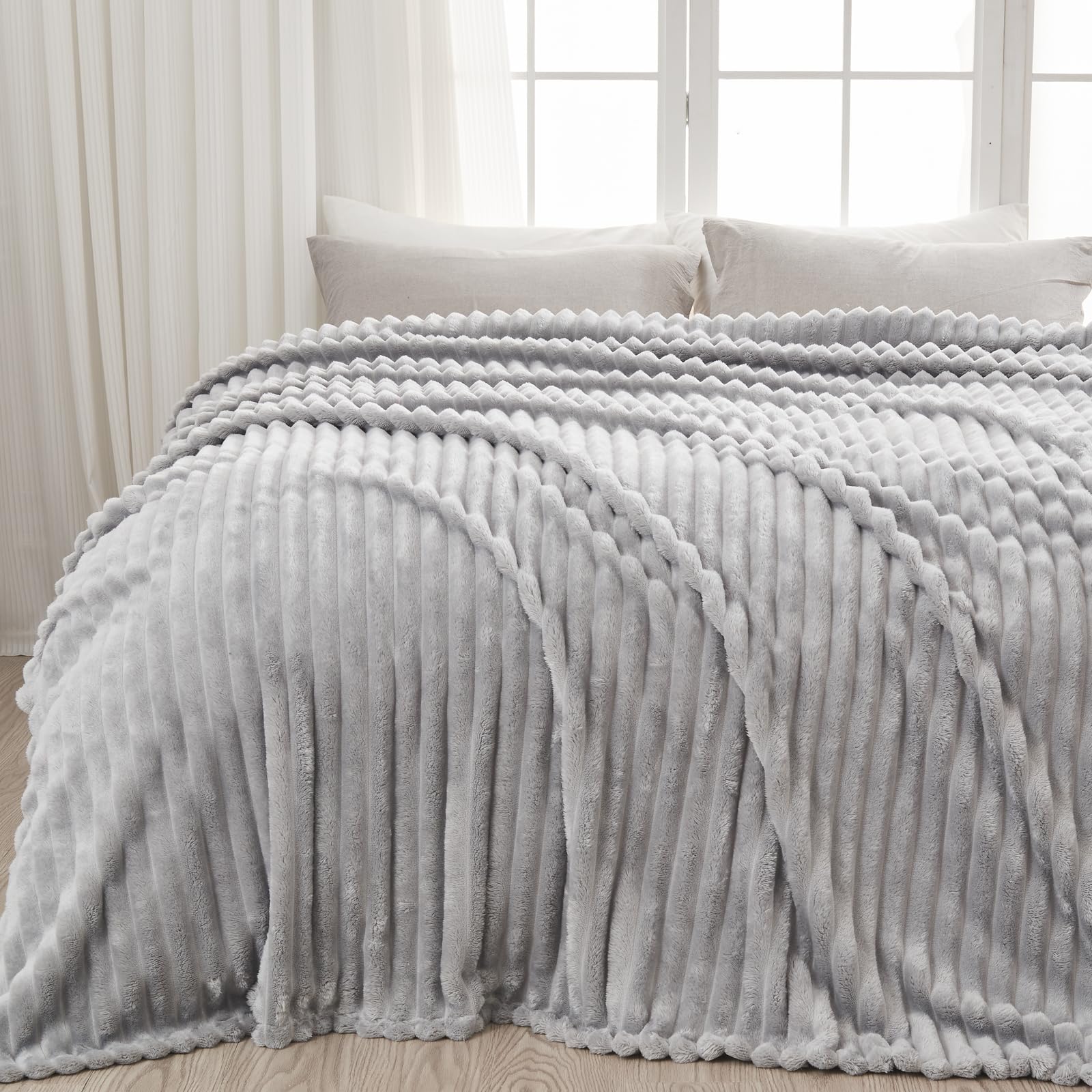 Newcosplay Super Soft Queen Blanket Light Grey Premium Silky Flannel Fleece 3D Ribbed Jacquard Lightweight Bed Blanket All Seaso