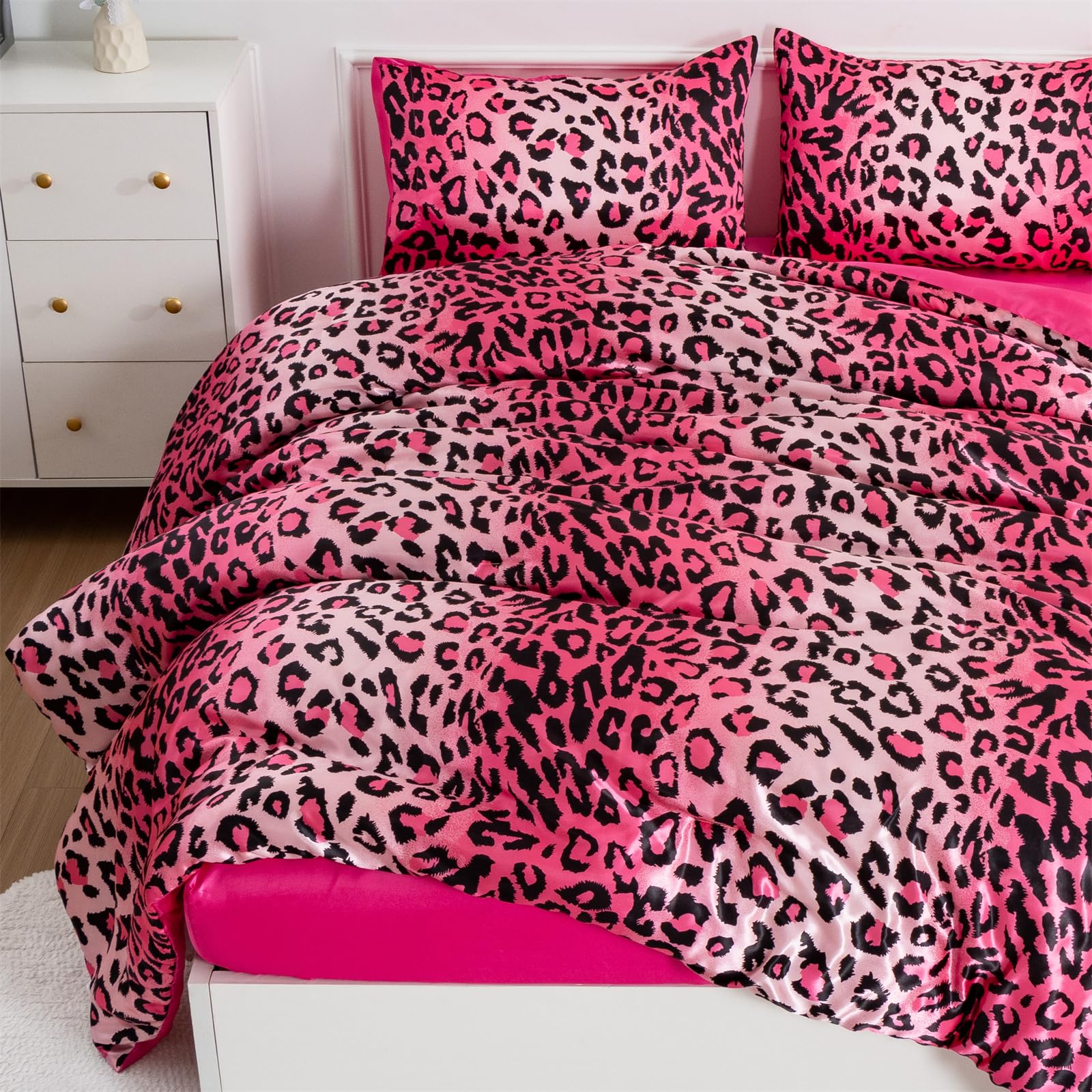 A Nice Night Leopard Printed,Satin Silky Soft Quilt Sexy Luxury Super Soft Microfiber Comforter Quilt Bedding 5Pcs Comforter Set