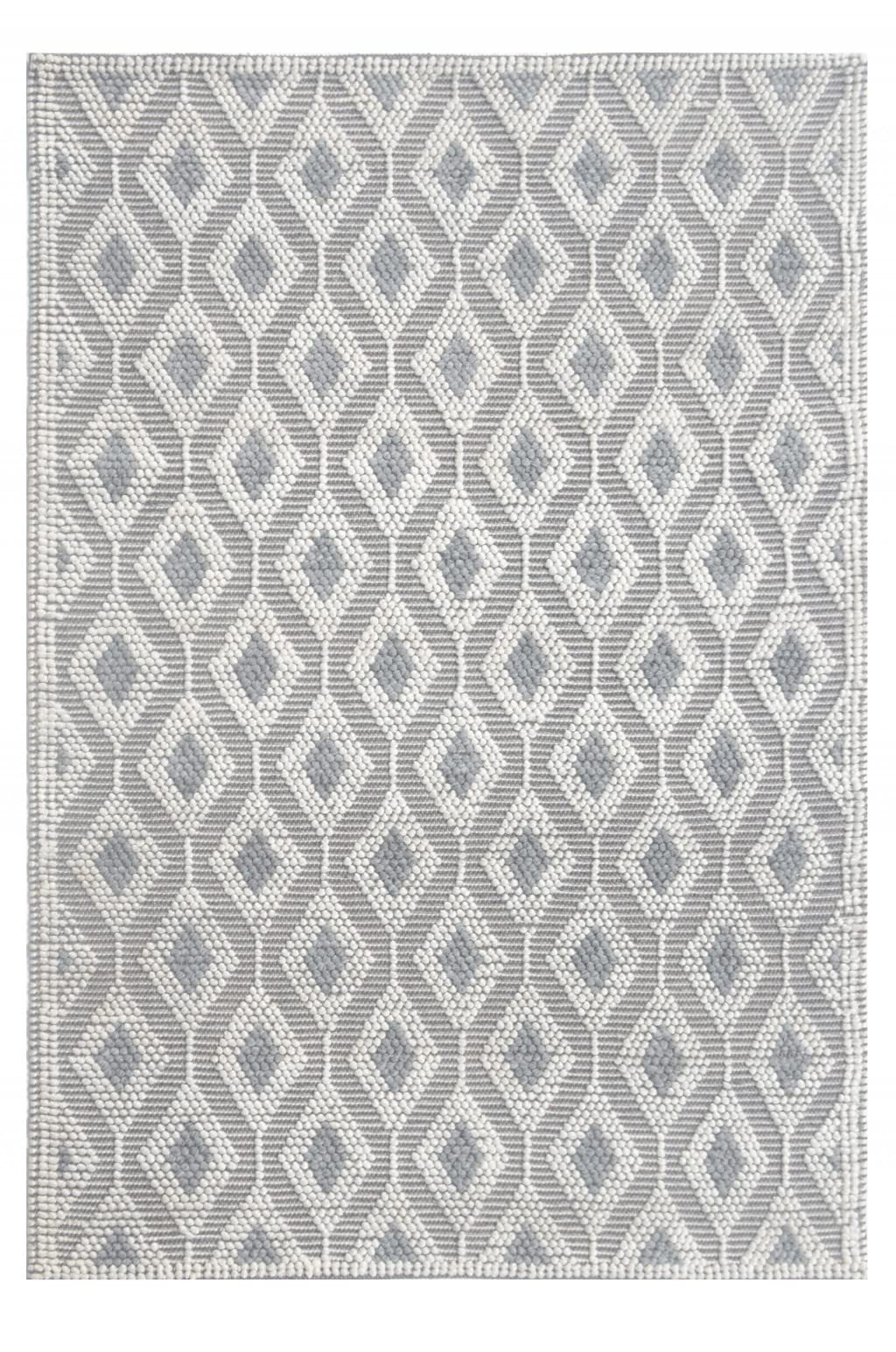 HomeRoots Ivory/Grey PET Yarn 5’ x 7’ Ivory Gray Diamond Trellis Modern Area Rug