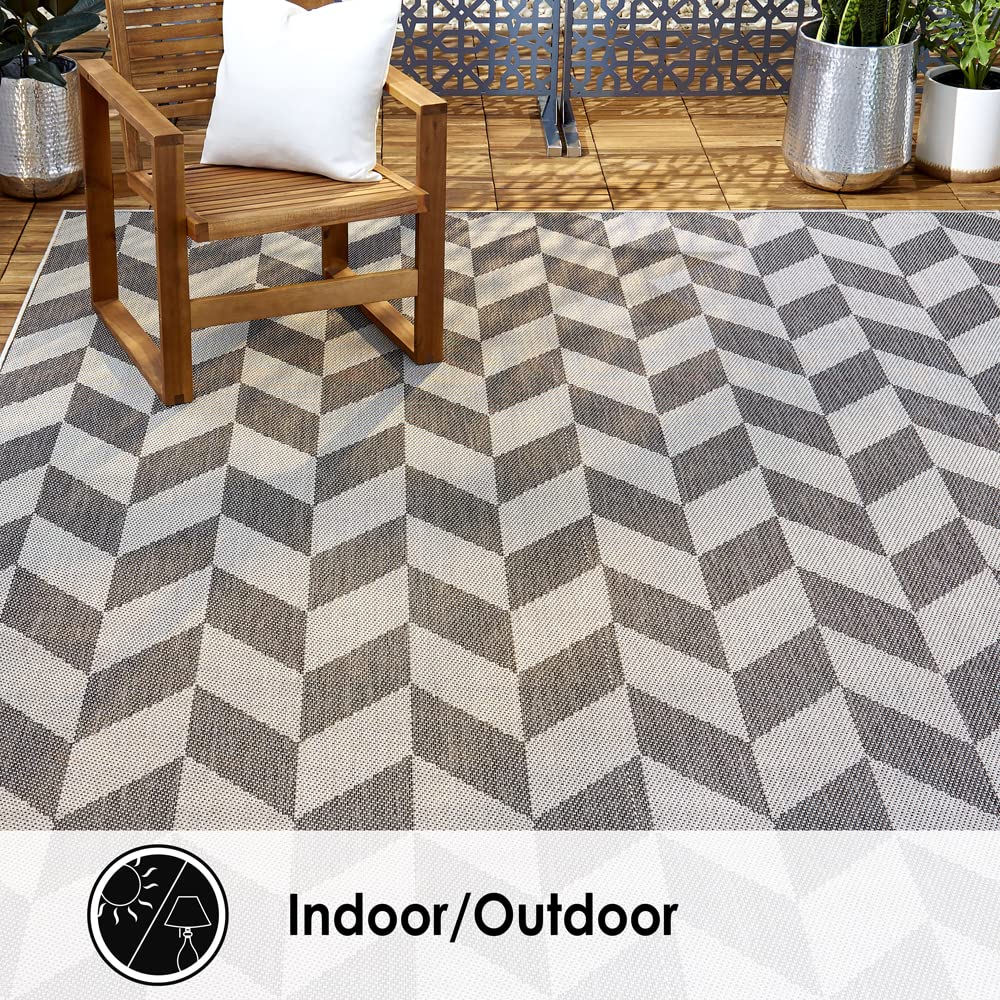 Nicole Miller New York Patio Country Calla Contemporary Herringbone Indoor/Outdoor Area Rug, Black/Grey, 3'11'X5'2'