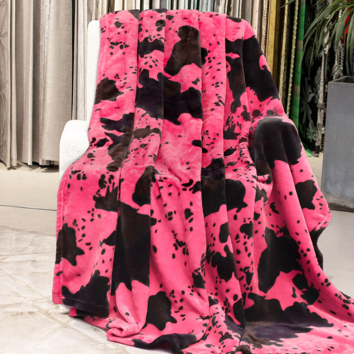 Hot Pink Throw Blanket For Couch Lightweight Cozy Soft Red Fleece Bed Blanket Strawberry Pink Gifts Decorative Stuff For Women G