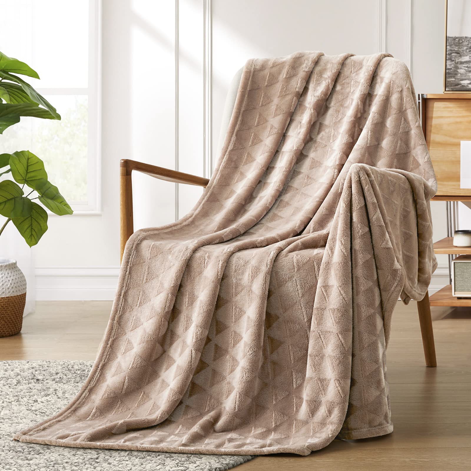 Excervent Soft Fleece Throw Blanket (50X70 Inches, Khaki) Lightweight Champagne Flannel Blankets With Decorative Triangle Diamon