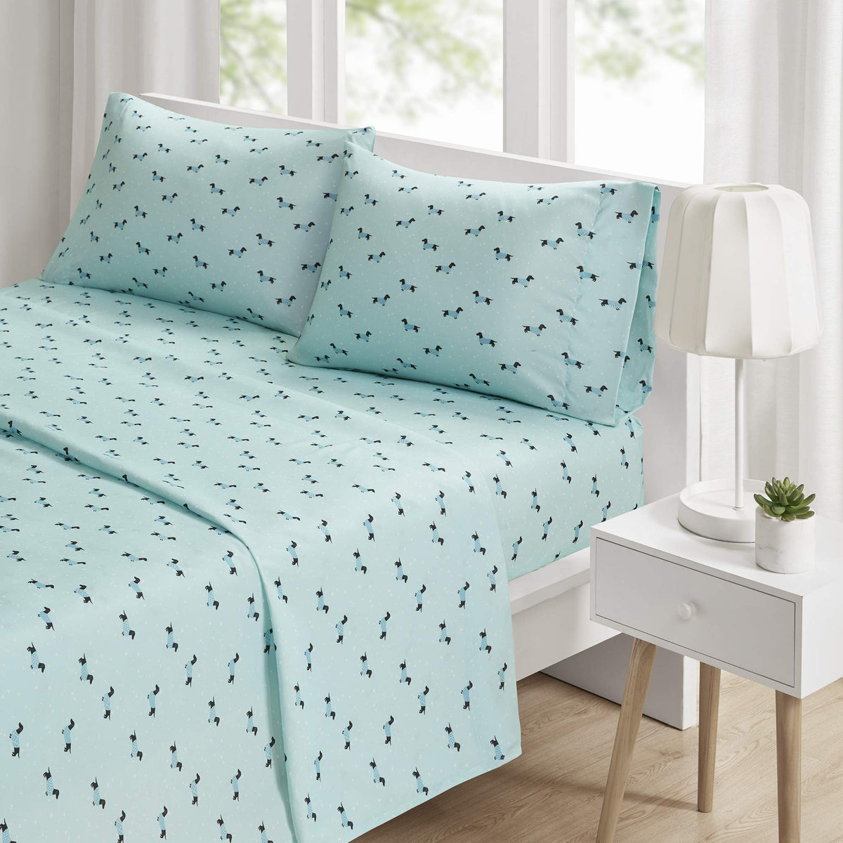 Intelligent Design Microfiber Cozy Bed Sheet Set, Modern All Season Bedding & Pillowcases, Premium 14' Elastic Pocket Fits Up To 16' Mattress, Queen Aqua Dogs 4 Piece