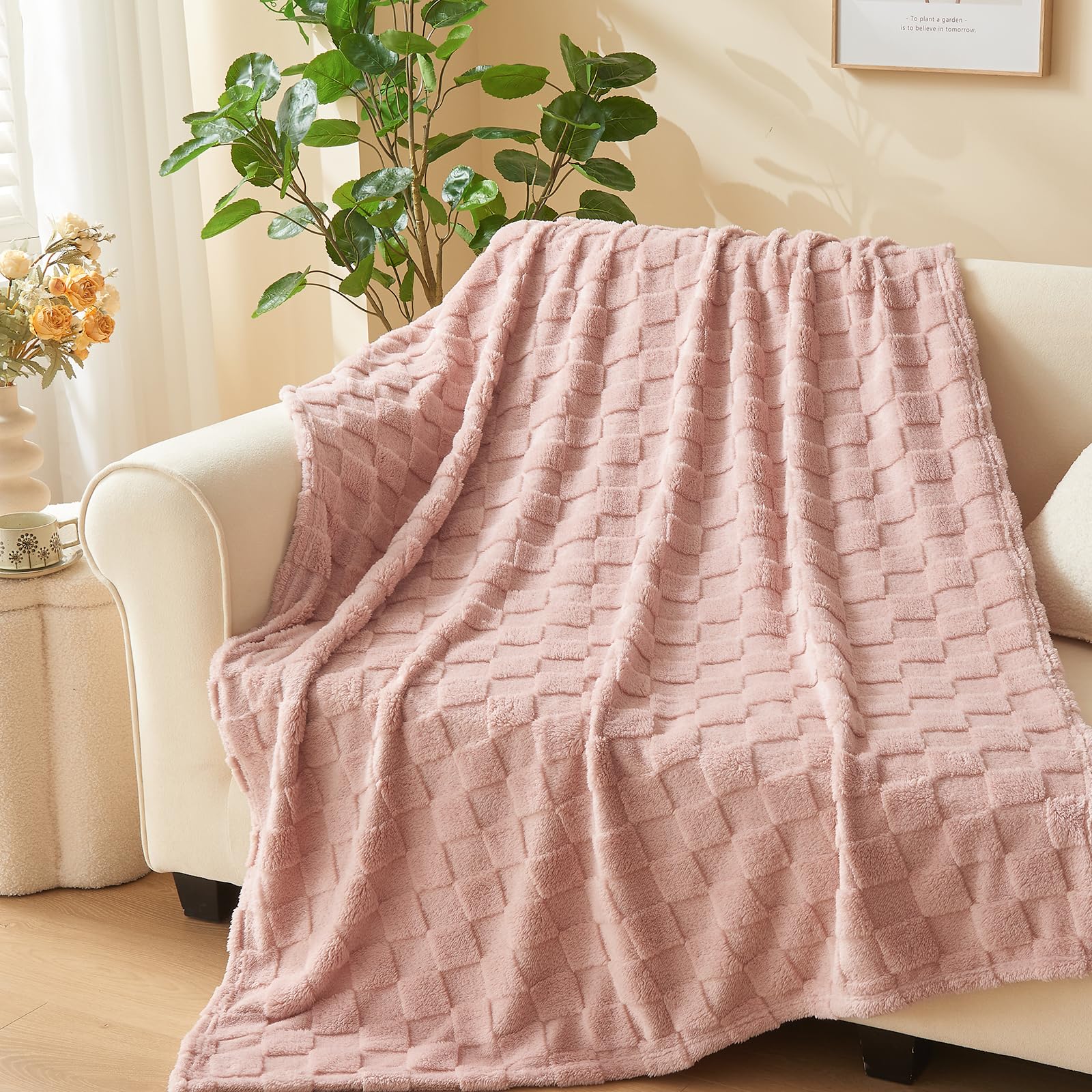 Newcosplay Super Soft Throw Blanket Pink Premium Silky Flannel Fleece 3D Checkered Lightweight Bed Blanket All Season Use (Pink