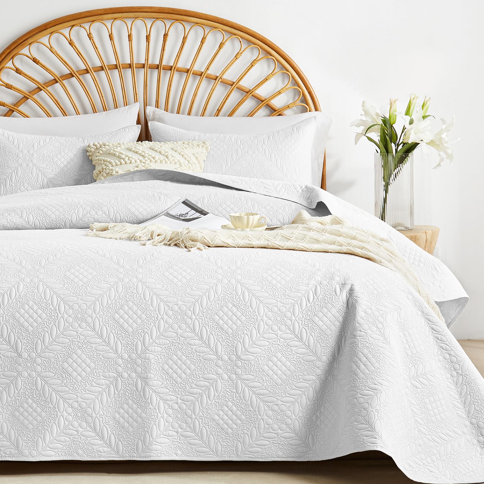 Flymme Full/Queen Size Quilt Bedding Set,White Lightweight Microfiber Soft Bedspread,Retro Botanical Floral Leaf & Geometric Gri