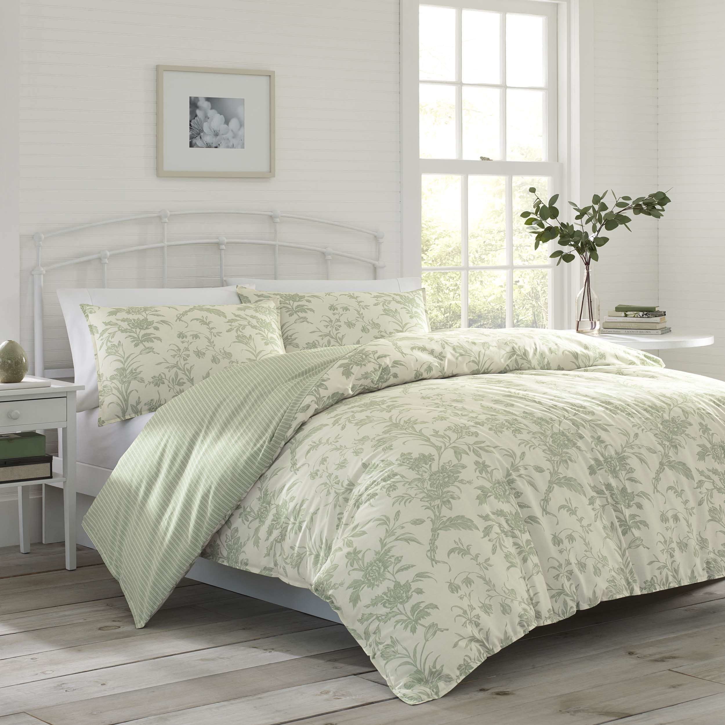 Laura Ashley Home - Twin Duvet Cover Set, Reversible Cotton Bedding With Matching Sham, Lightweight Home Decor For All Seasons (