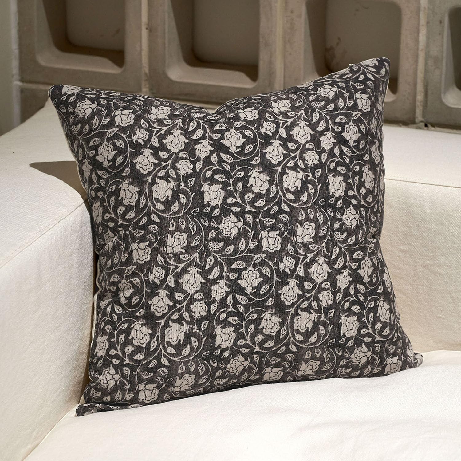 Domvitus Floral Pillow Covers 20X20, Throw Pillows For Couch, Floral Print Pillow Cover, Decorative Neutral Accent Throw Pillow Covers For Living Room, 1Pc, Black
