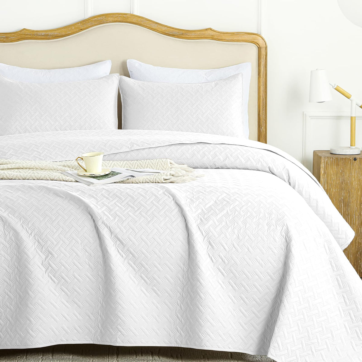 Flymme King Size Quilt Bedding Set White Lightweight Bedspreads For Summer,Modern Style Geometric Weave Stripe Pattern,Soft Micr
