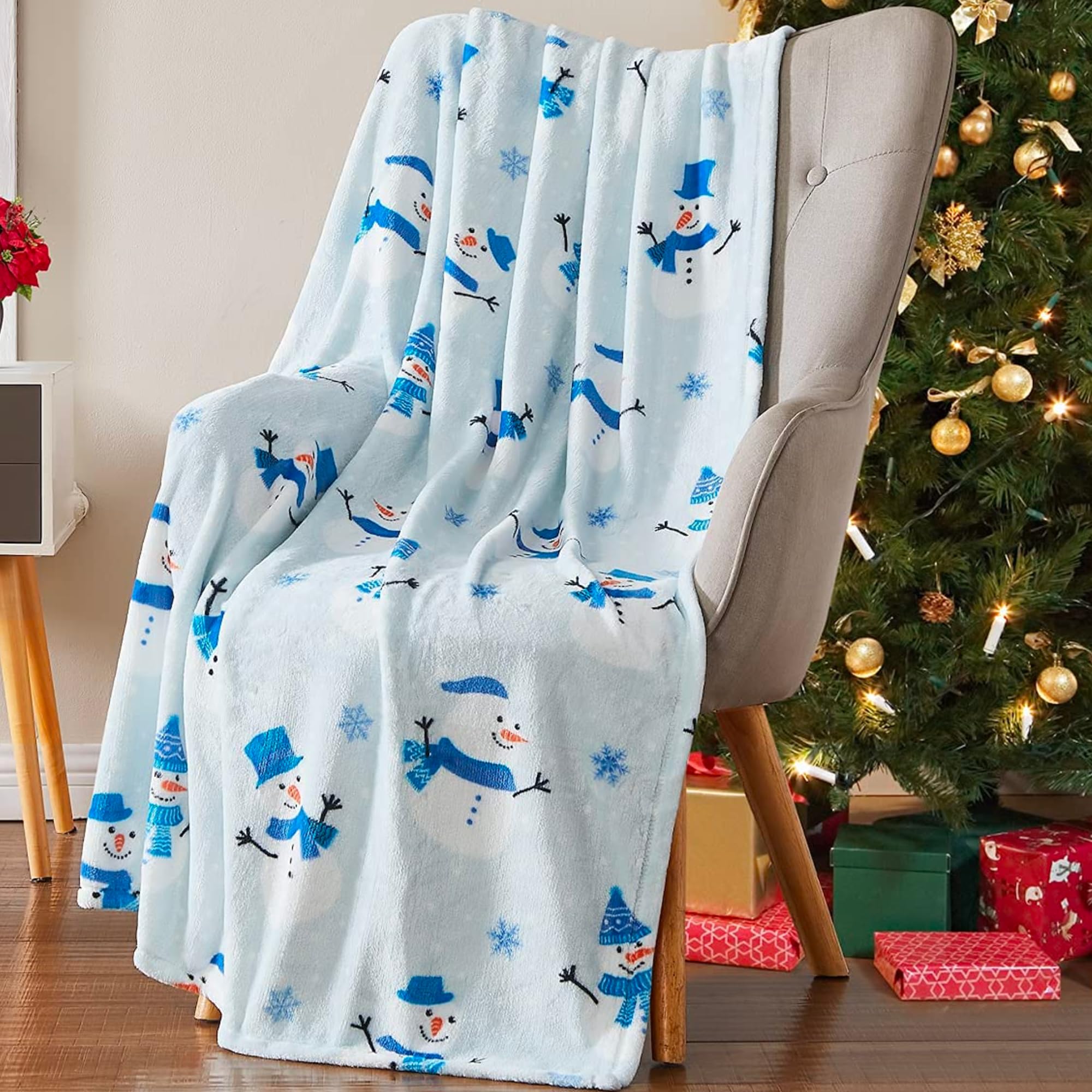 Serafina Home Winter Christmas Holiday Fleece Throw Blanket: Snowman Snowmen Design, Velvety Soft, Durable Accent for Bed or Cou