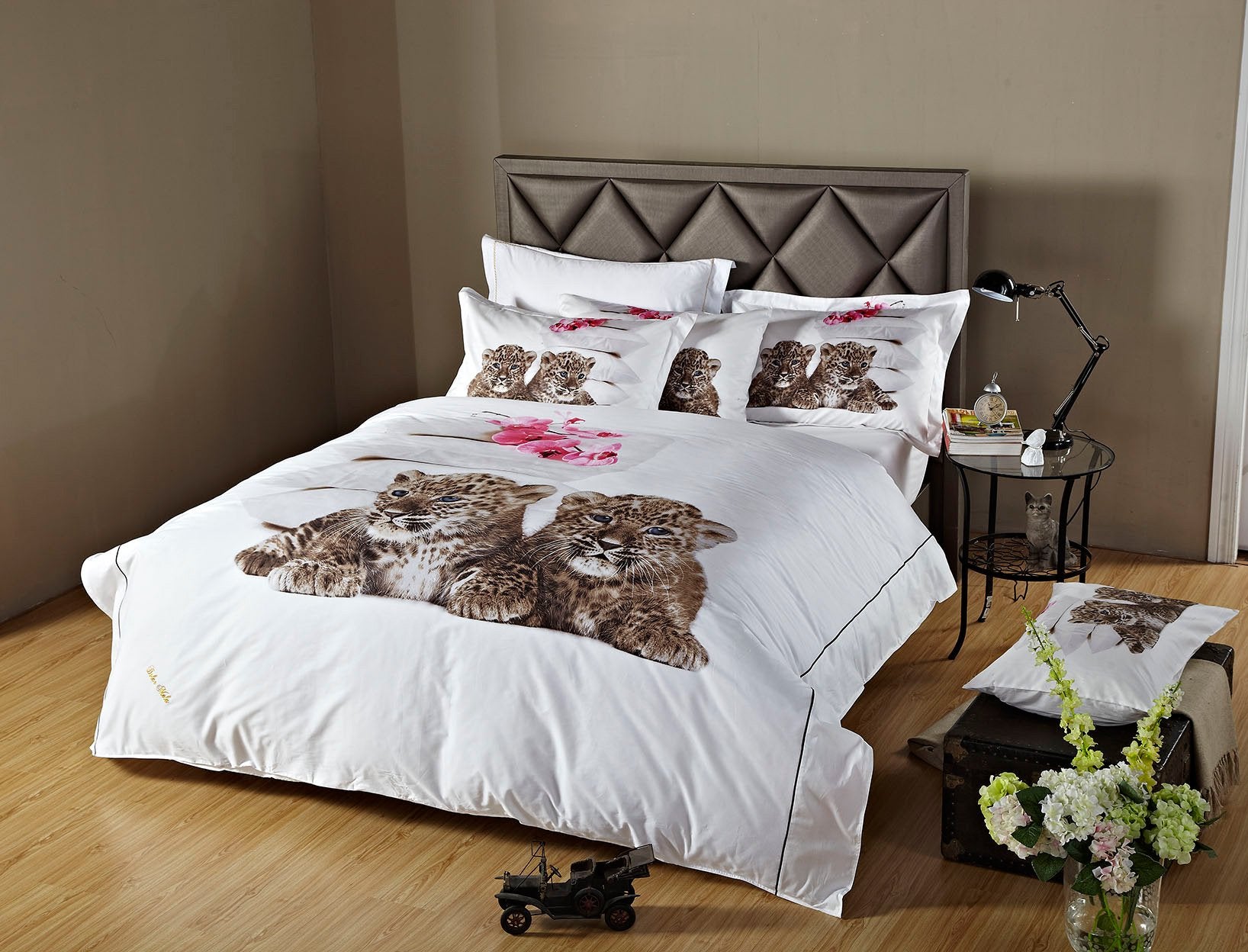Dolce Mela Dm486T 4-Piece Luxury Duvet Cover Set, Twin