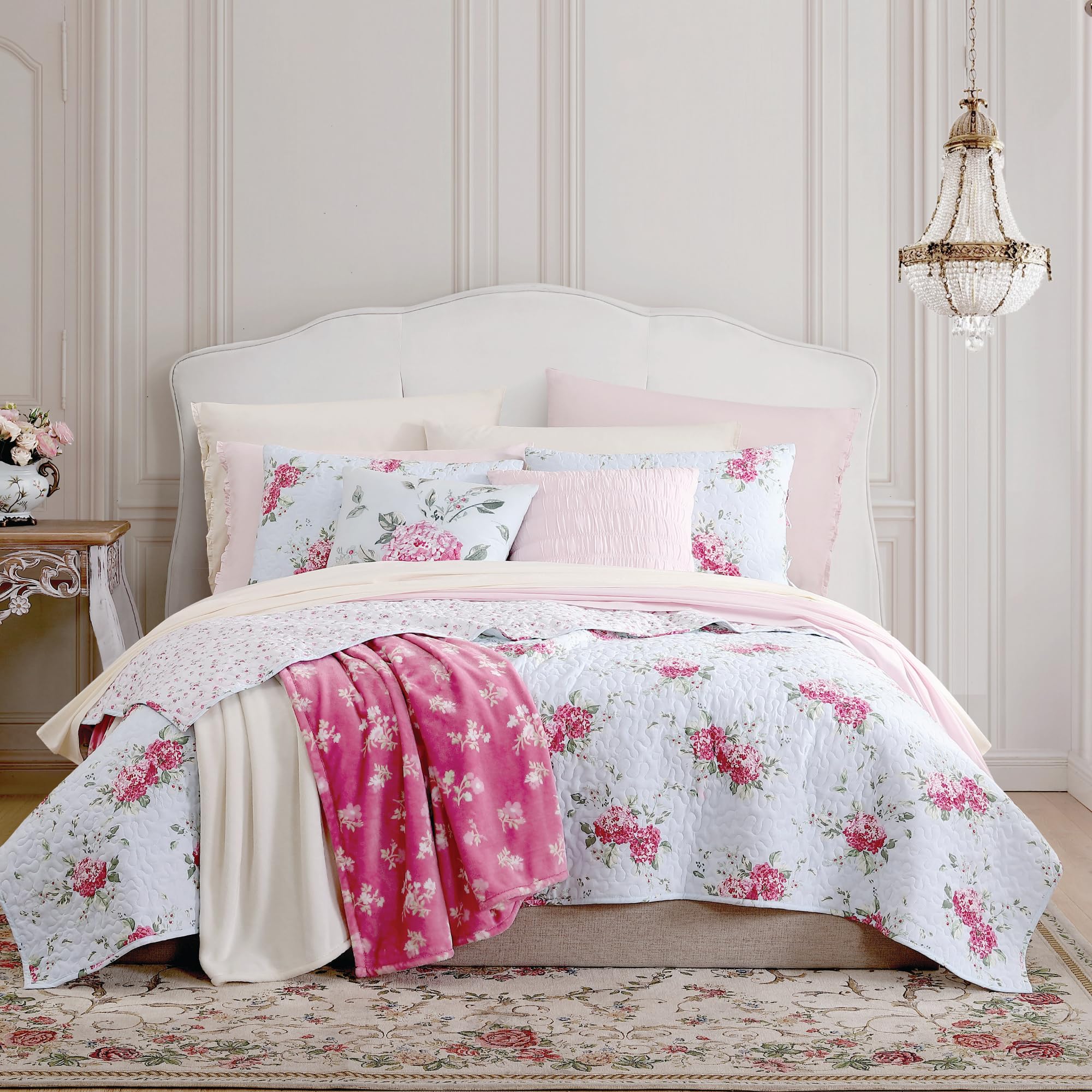 Shabby Chic - Twin Quilt Set, Reversible Cotton Bedding With Matching Sham, Elegant Floral Home Decor For All Seasons (Chloe Blu