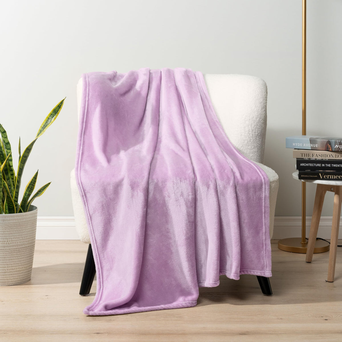 Pavilia Light Purple Fleece Throw Blanket For Couch, Lavender Lilac Soft Fuzzy Flannel Throw For Sofa, Luxury Plush Microfiber B
