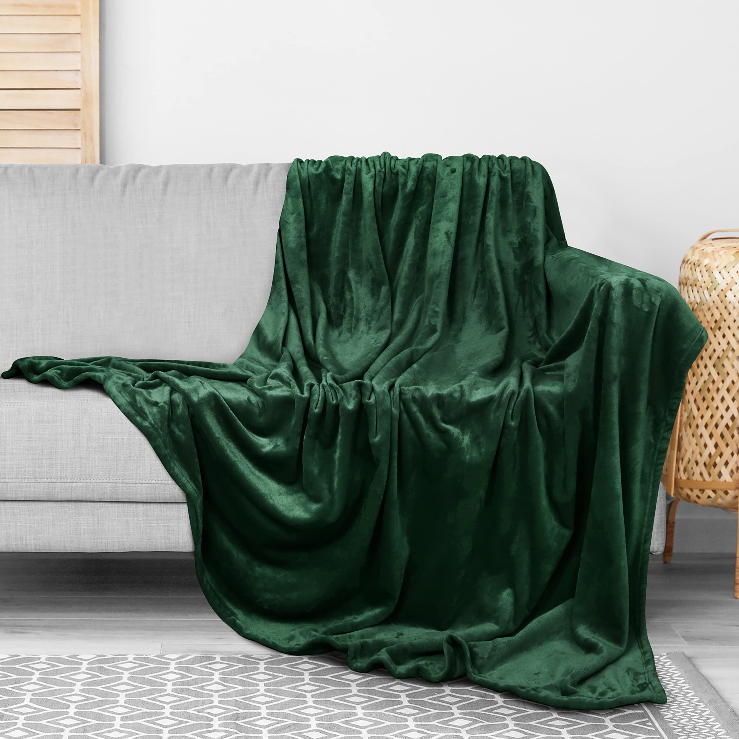 Utopia Bedding Fleece Blanket Throw Size Forest Green 300Gsm Luxury Blanket For Couch Sofa Bed Anti-Static Fuzzy Soft Blanket Mi
