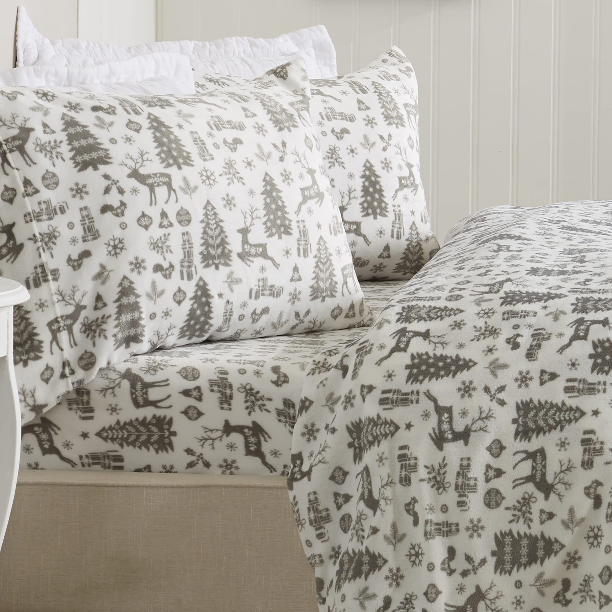 Great Bay Home Extra Soft Velvet Plush Micro Fleece Holiday Sheet Set | Deluxe Microplush Non Pilling Sheets, Deep Pocket | Lavi