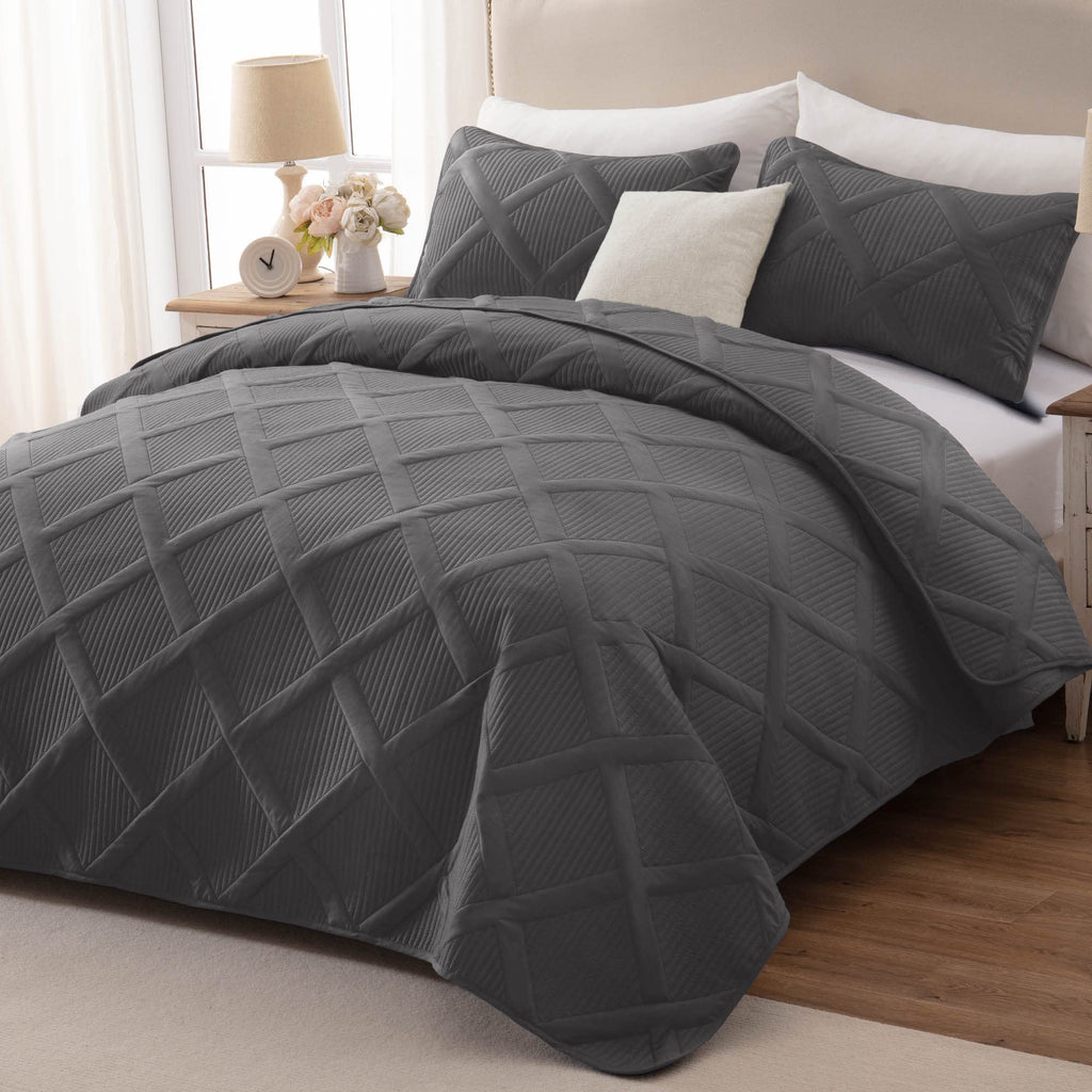 Exclusivo Mezcla Quilt Set King Size, 3 Pieces Grey King Quilt Bedding Set, Lightweight Quilts Soft Bedspreads Modern Striped Co