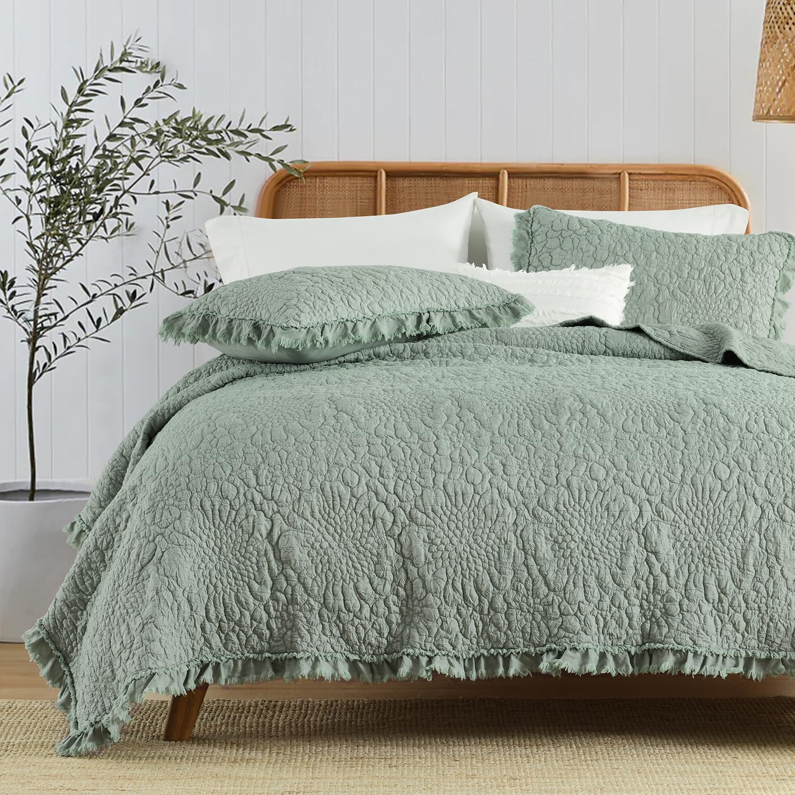 Horimote Home Sage Green Ruffled Quilt Queen Size, Stone-Washed Microfiber Lightweight Crinkled Farmhouse Rustic Shabby Chic Bed
