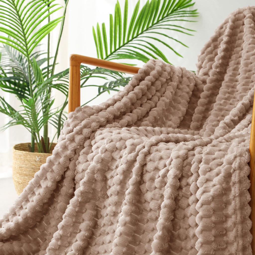 Exclusivo Mezcla Extra Large Soft Fleece Throw Blanket, 50X70 Inches 3D Clouds Stylish Jacquard Throw Blanket For Couch, Cozy So