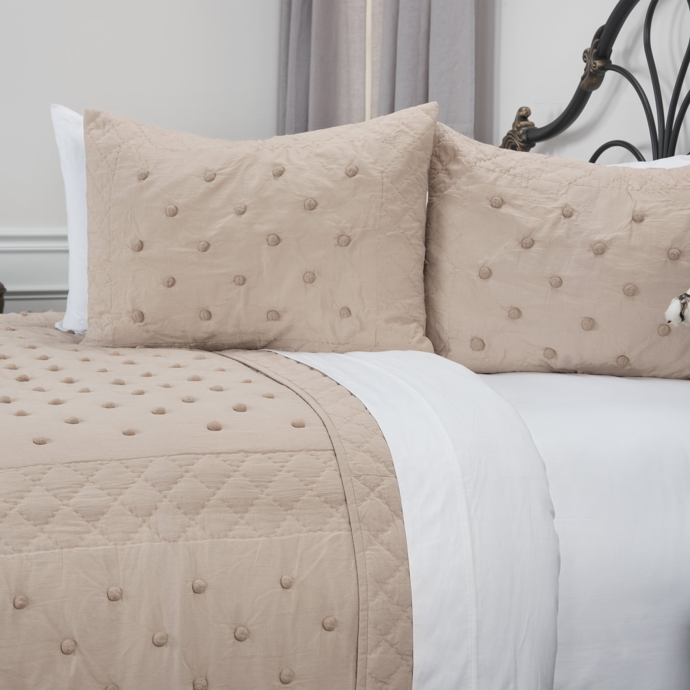Rizzy Home | BQ4340 | Polyester Quilt | 106"x92" Brown/Pink/Nuetral Geometric
