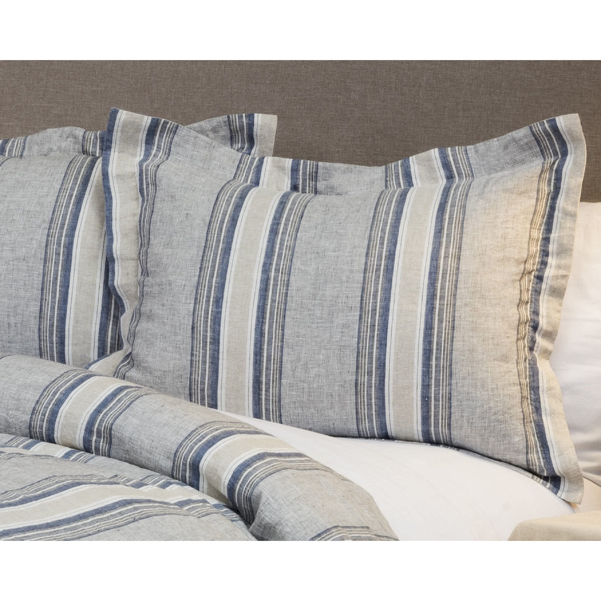 Rizzy Home Stripe 20&quot; x 26&quot; Natural/Blue Linen Standard Sham