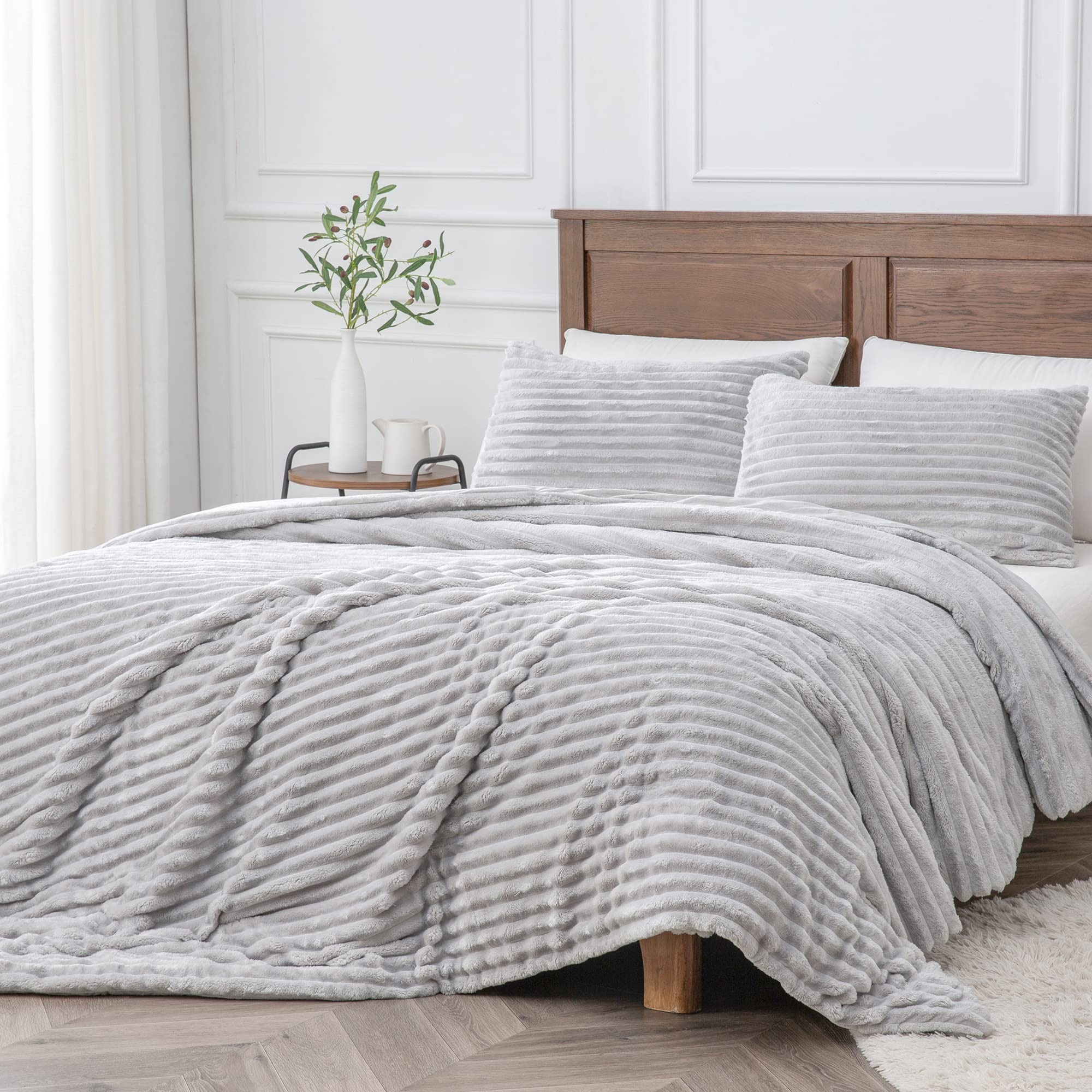 Bedelite Fleece Queen Comforter Set -Super Soft & Warm Fluffy Grey Bedding, Luxury Fuzzy Heavy Bed Set For Winter With 2 Pillow