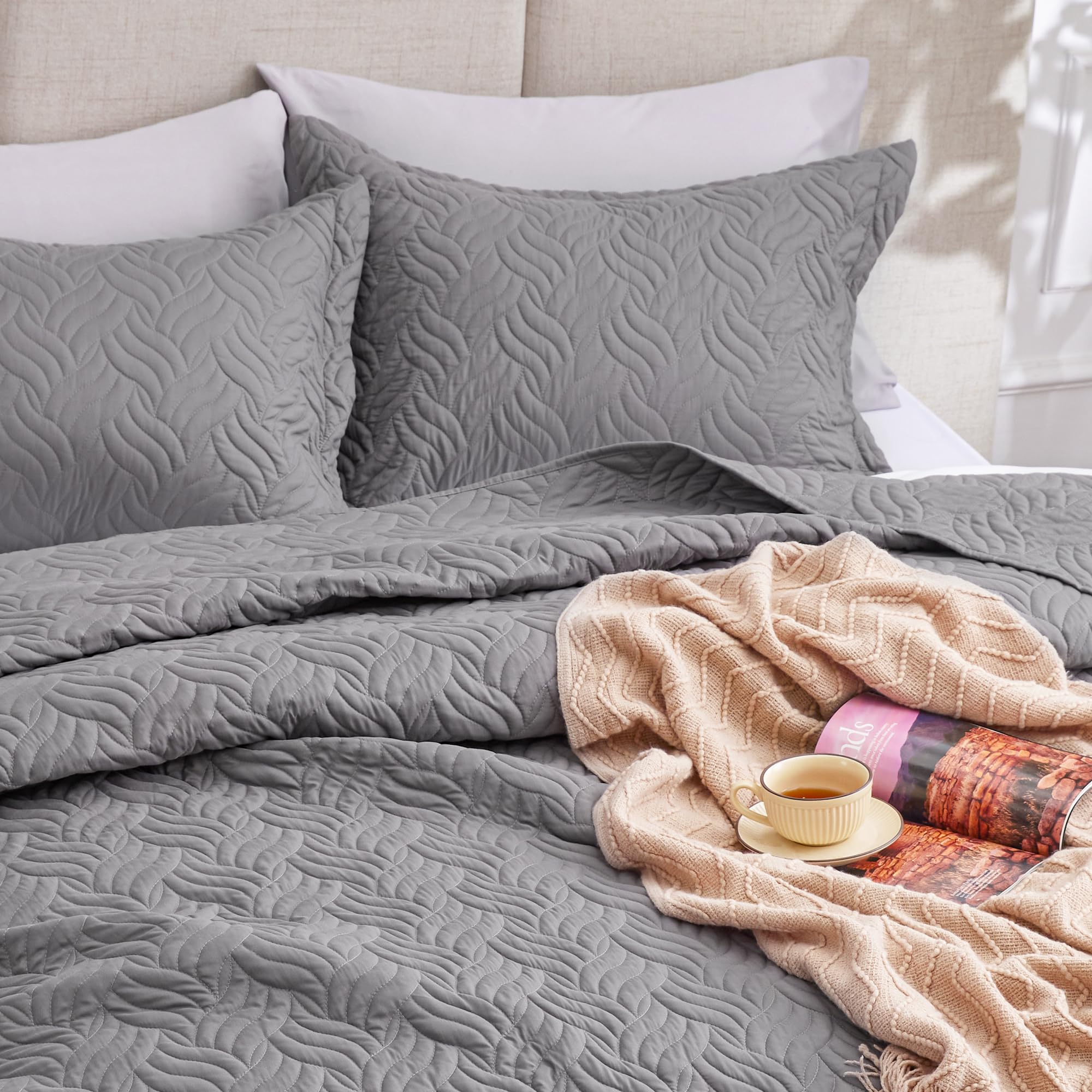 Love'S Cabin Quilts For Queen Bed Grey Bedspreads Bedding Set - Summer Quilt Lightweight Microfiber Bedspread - Wave Pattern Bed