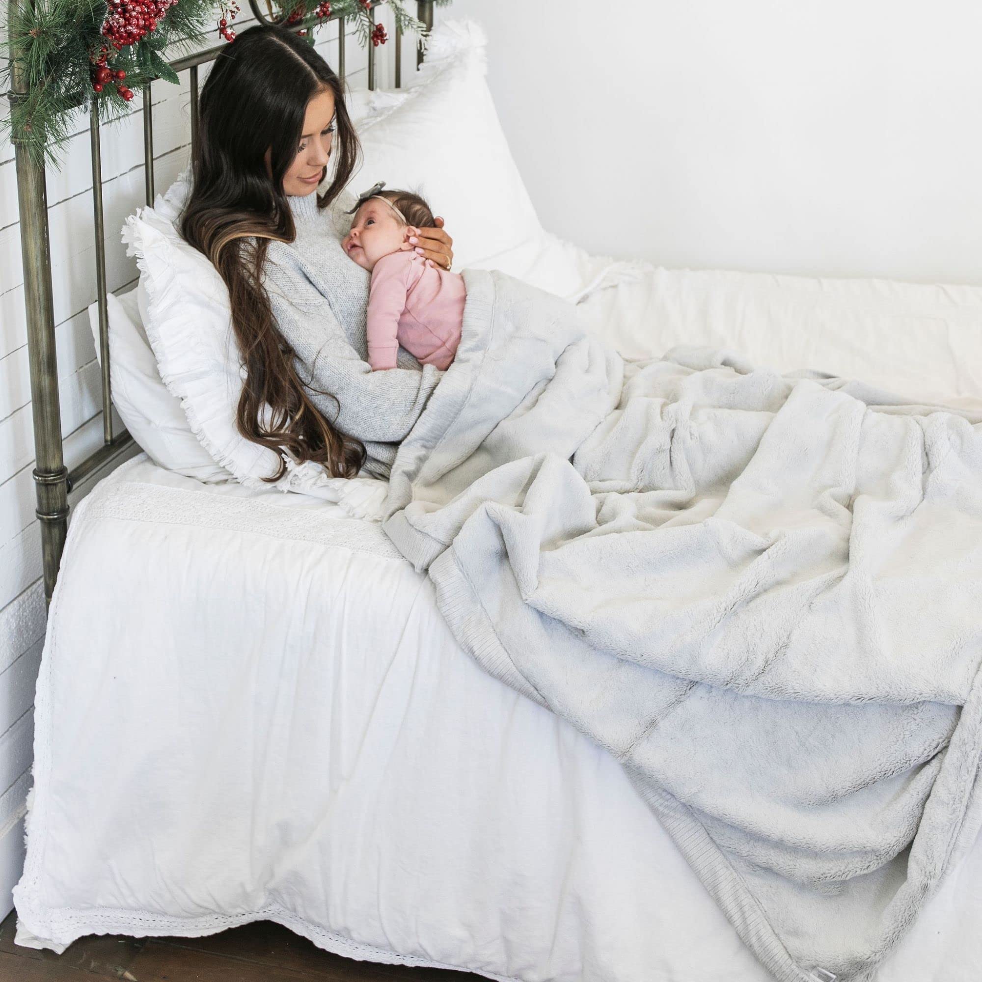 Saranoni Oversized Super Soft Comfy Lush 60' X 80' Adult Extra Large Blanket, (Feather)