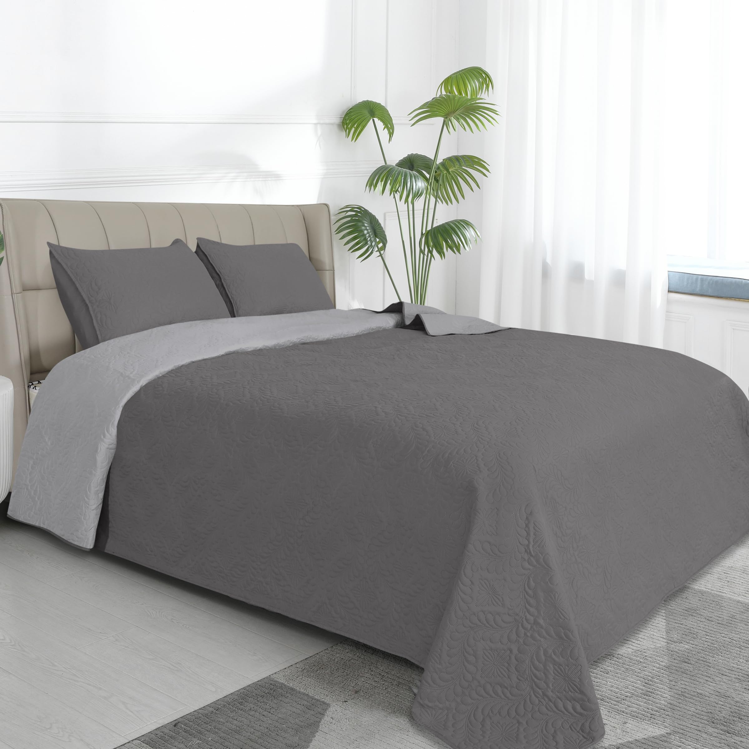 Easy-Going Full/Queen Size Reversible Quilt Set With 1 Quilt And 2 Pillow Shams, Soft Bed Quilt Cover, Water Resistant Lightweight Microfiber Bedspread, Stain Resistant, Olive Leaf-Gray/Light Gray