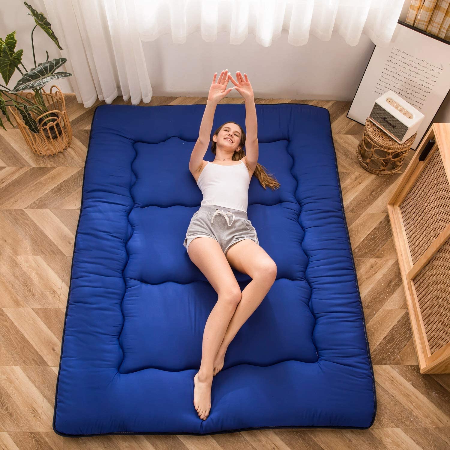 Maxyoyo Japanese Floor Mattress Futon Mattress Queen Size, Thicken Tatami Mat Sleeping Pad Foldable Roll Up Mattress Trifold Mattress Pad Guest Mattress Bed Floor Bed, Royal Blue, Queen