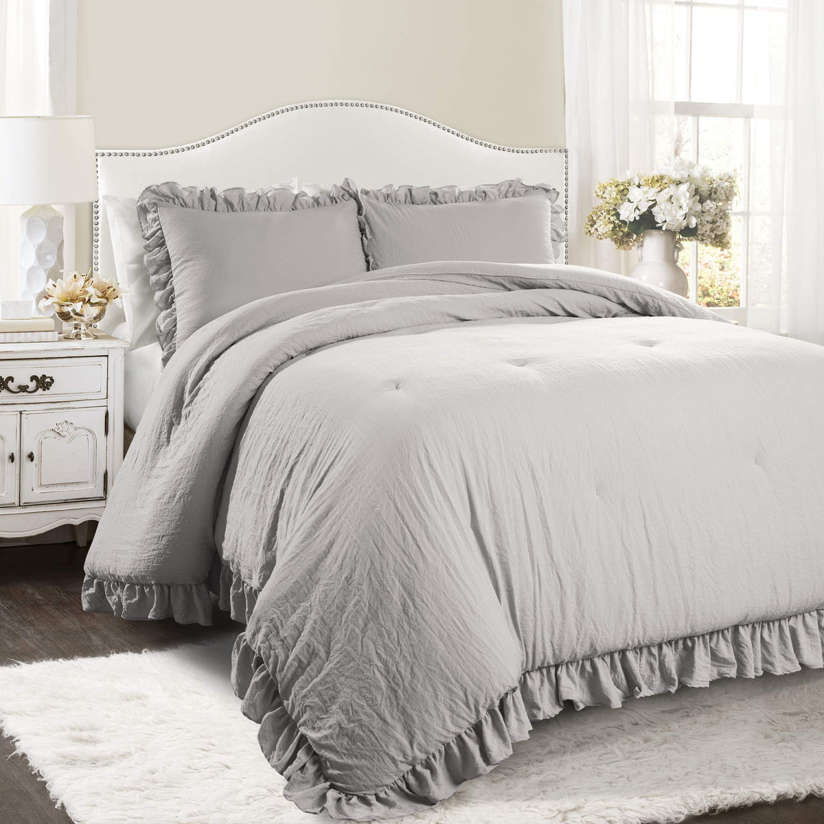 Lush Decor Reyna Ruffle Comforter Set - 3 Piece Cozy Ruffled Bedding Set - Timeless Elegance And Comfort For Bedroom - King, Lig