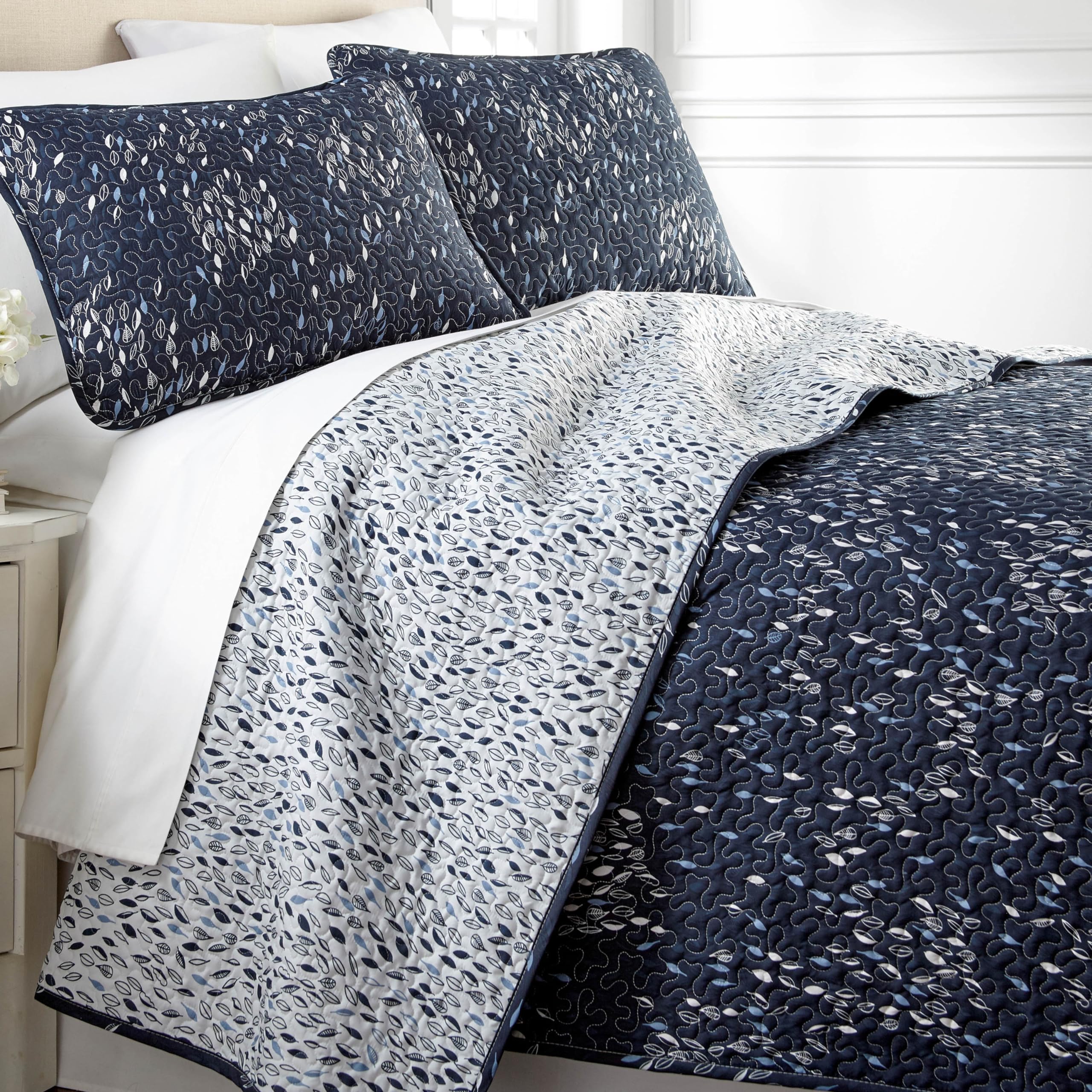 Southshore Fine Living, Inc. Oversized King Quilt Bedding, 3-Piece, King Size Blue Quilt Set With 2 Shams, Botanical Leaves Prin