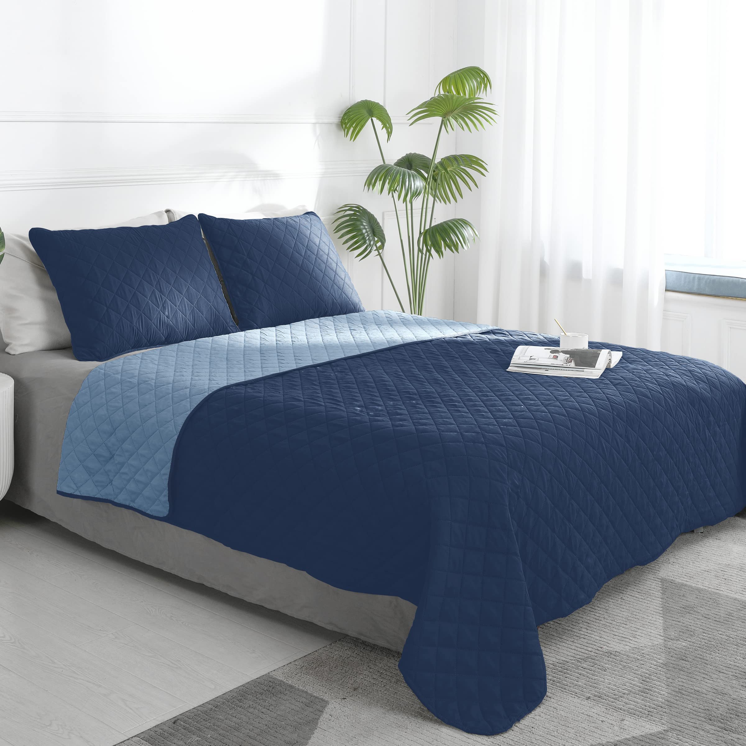 Easy-Going Full/Queen Size Reversible Quilt Set With 1 Quilt And 2 Pillow Shams, Soft Bed Quilt Cover, Water Resistant Lightweight Microfiber Bedspread, Stain Resistant, Dark Blue/Light Blue